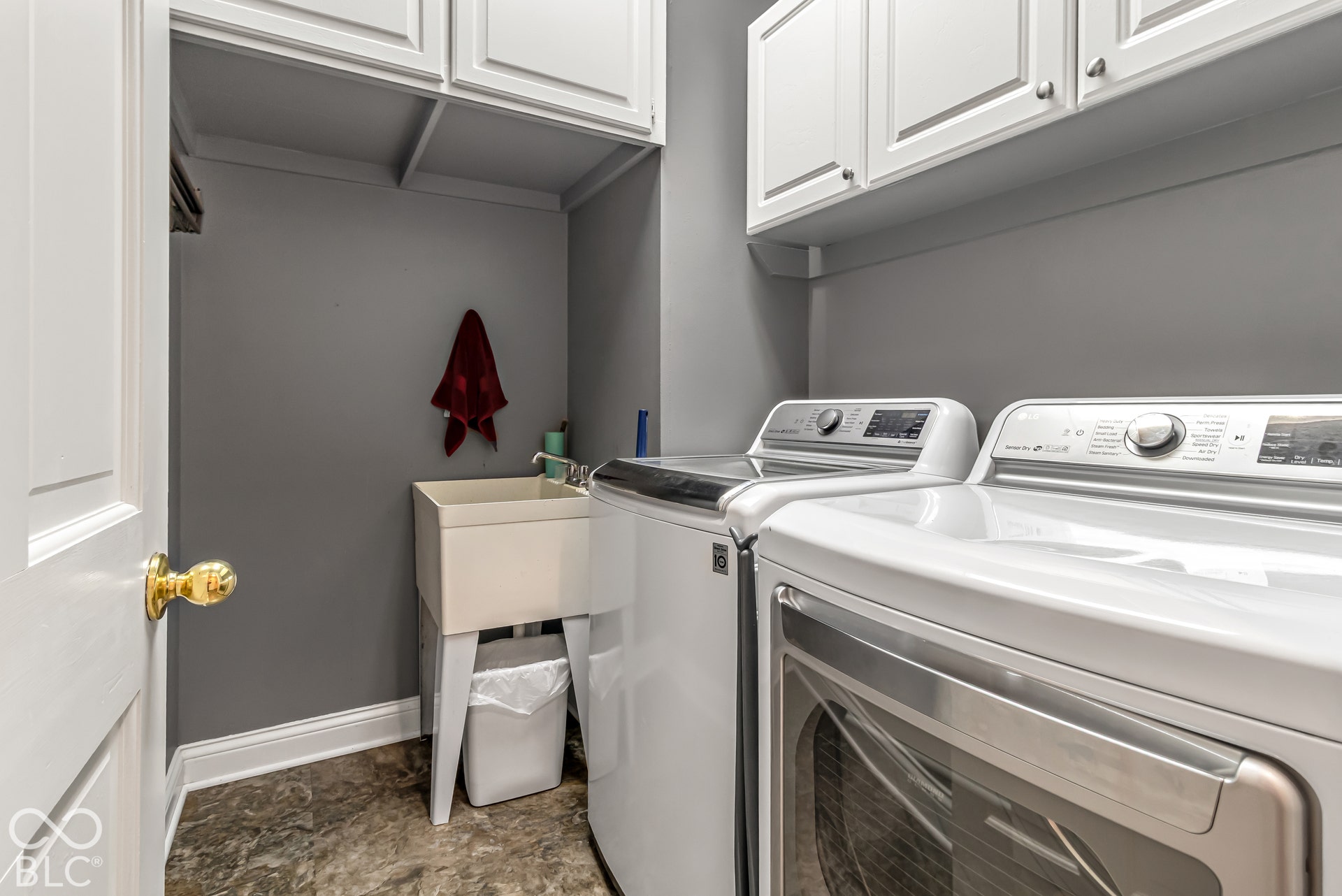 Laundry room with mud sink
