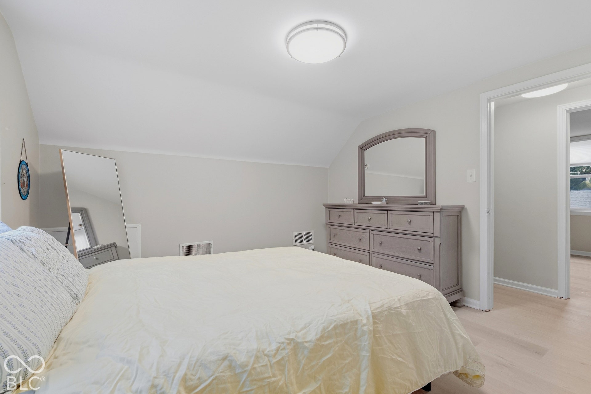 4523 Kingsley Drive, Indianapolis, IN 46205 4523 Kingsley Drive, Indianapolis, IN 46205