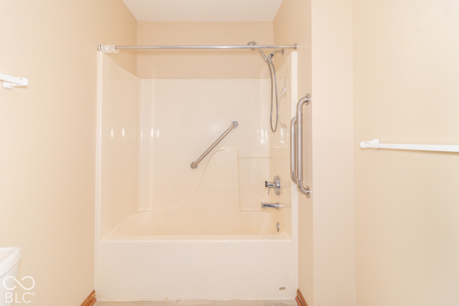 1176 E Apple Lake Drive, Greenfield, IN 46140