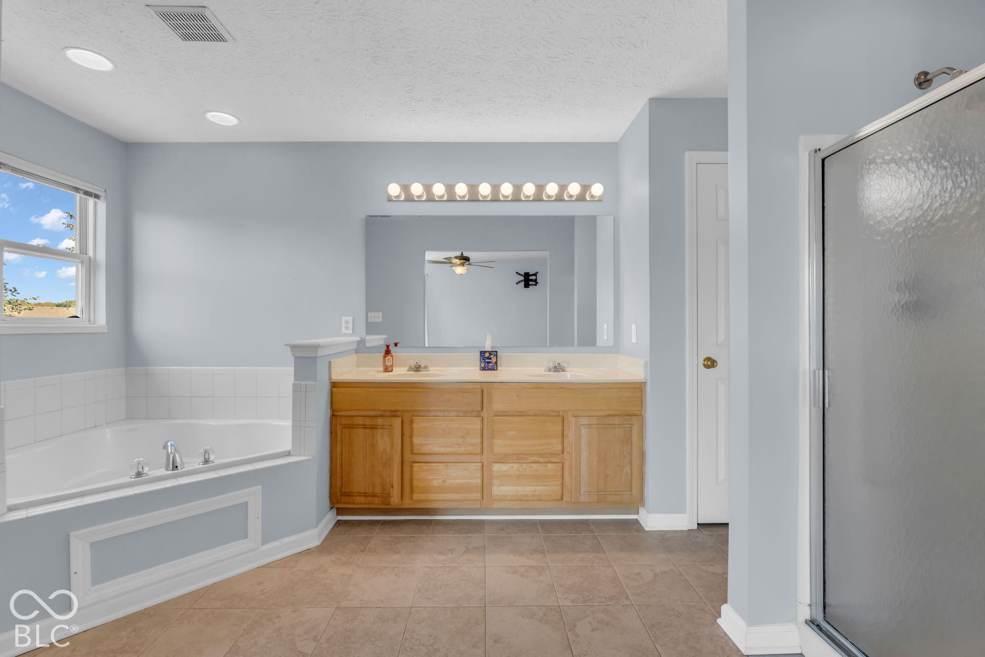 6250 Bishops Pond Lane, Indianapolis, IN 46268