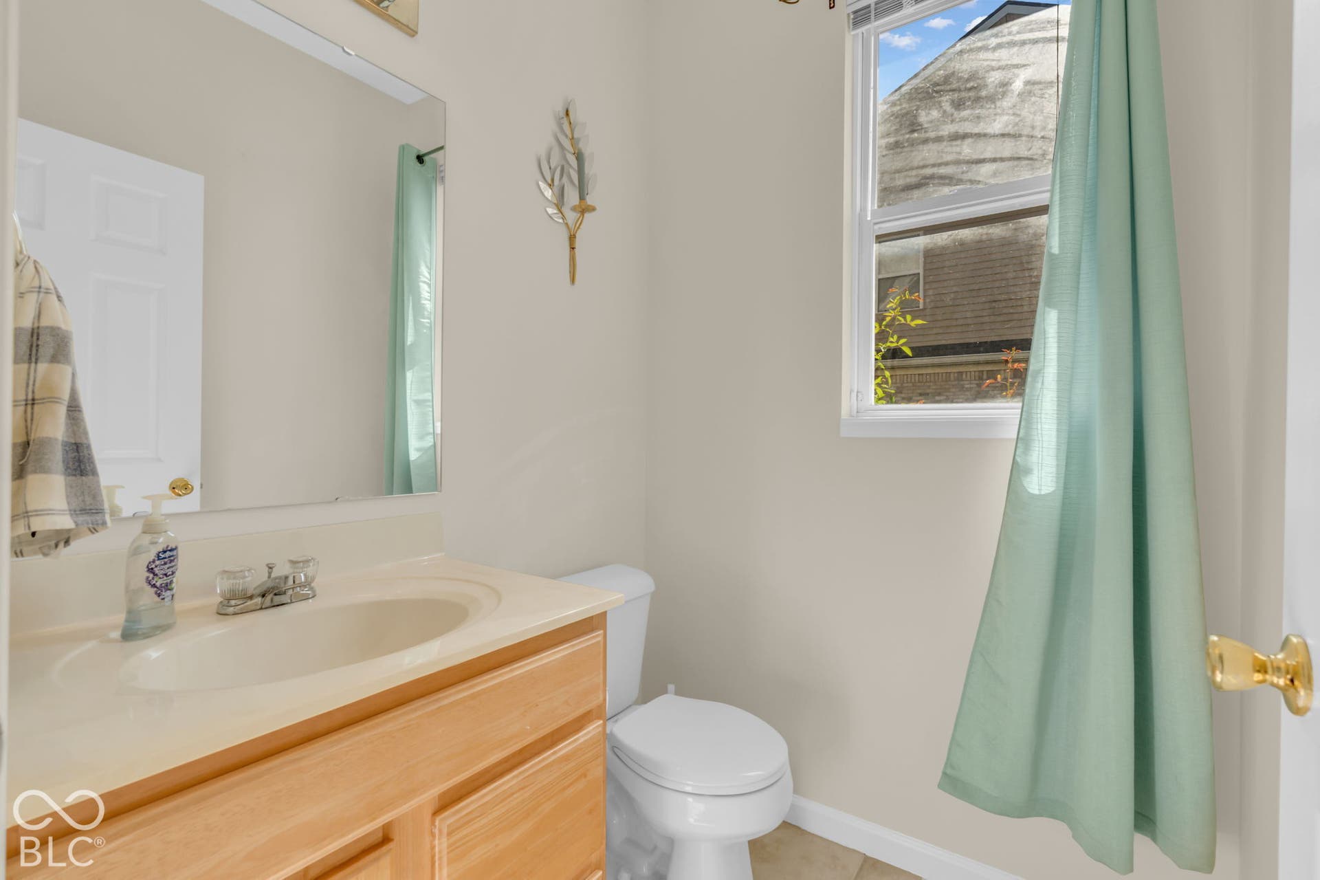 6250 Bishops Pond Lane, Indianapolis, IN 46268