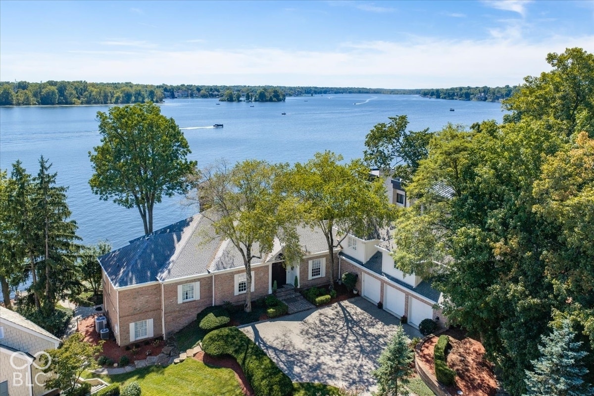 9652 Nautilus Circle, Indianapolis, IN 46256