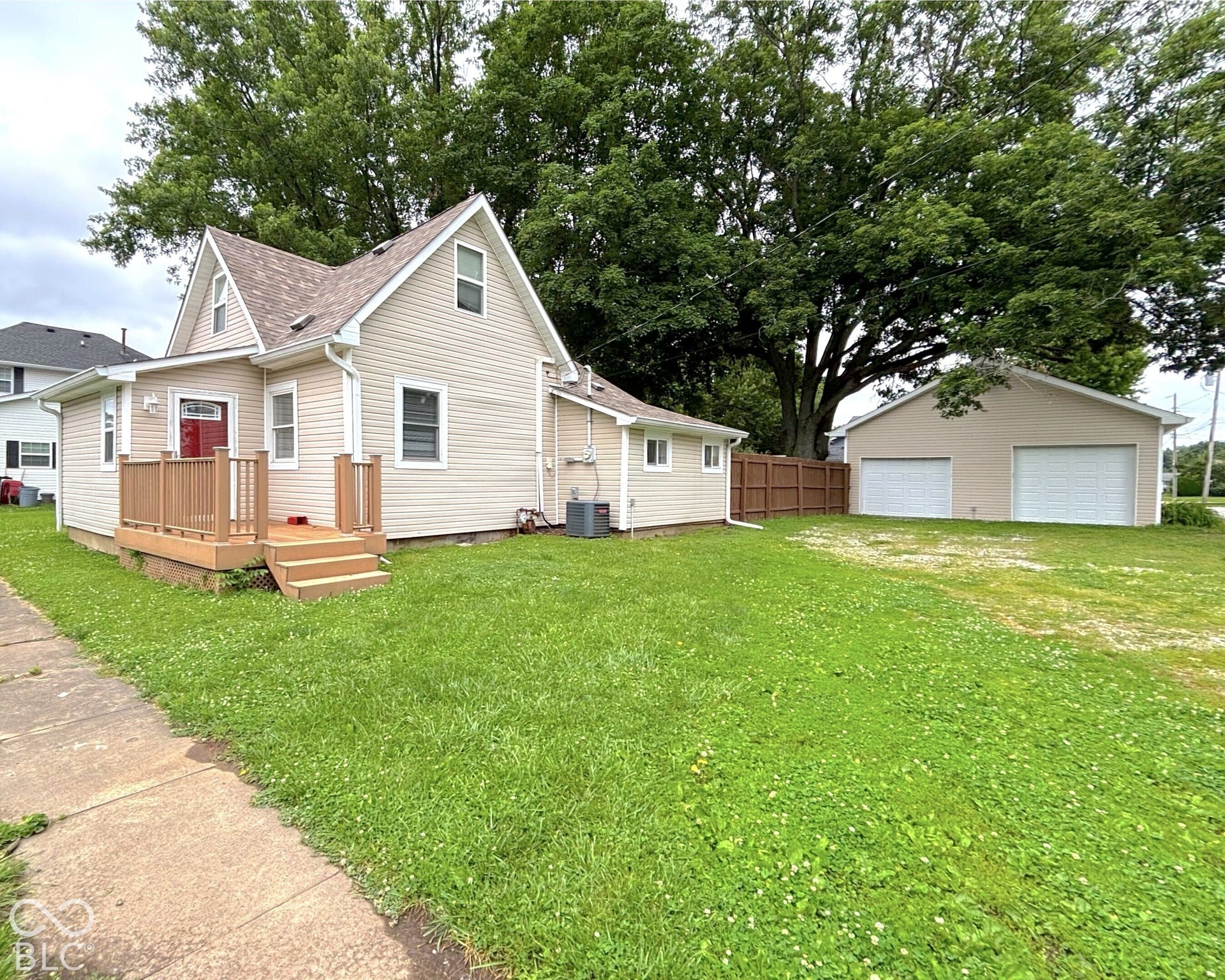311 B Street S, Thorntown, IN 46071 Gable-roofed residence with beige siding and a red entry door