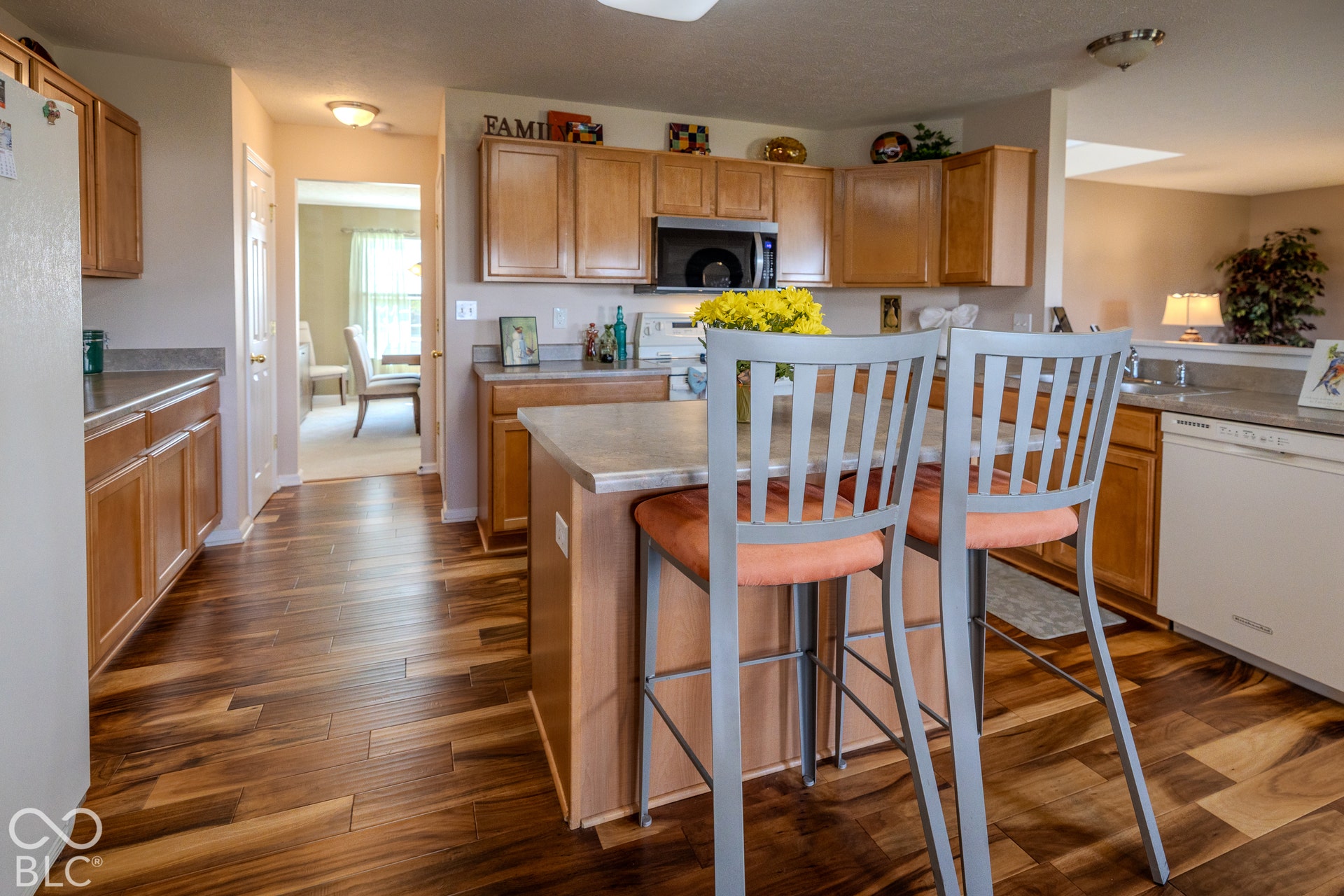 12046 Cowboys, Fishers, IN 46037 All appliances stay in the kitchen and the lower cabinets feature drawer pull outs.