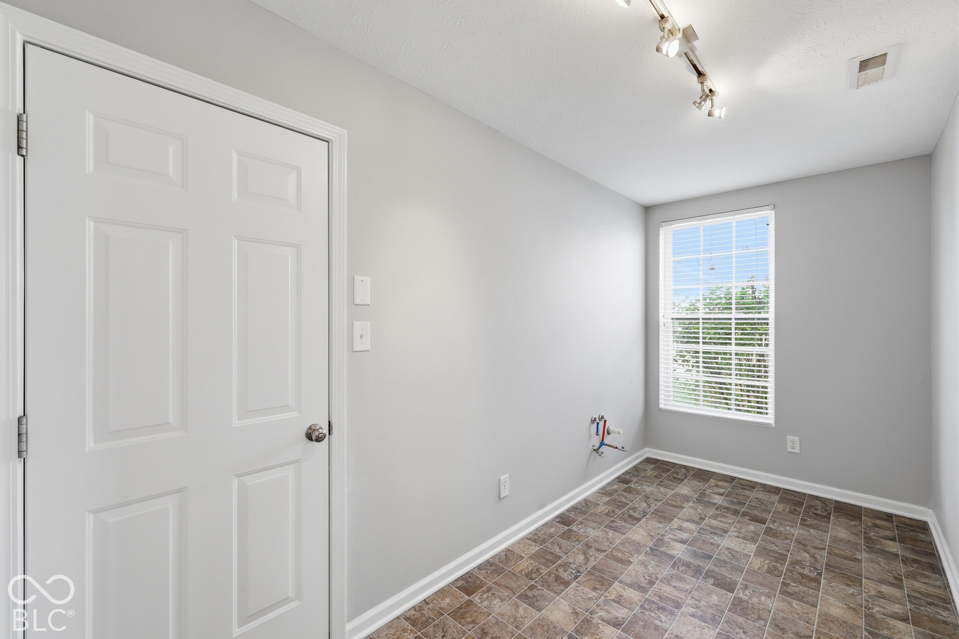 8110 Eskerban Drive, Avon, IN 46123