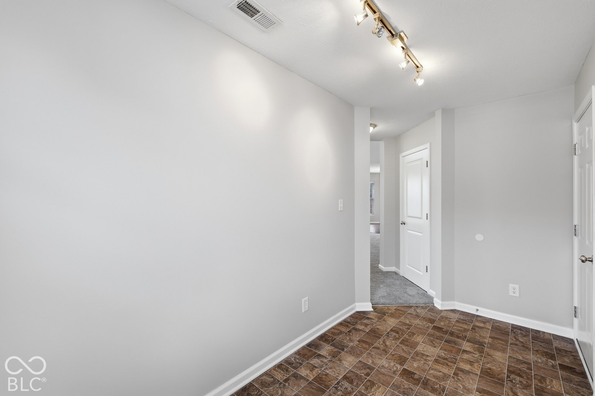 8110 Eskerban Drive, Avon, IN 46123