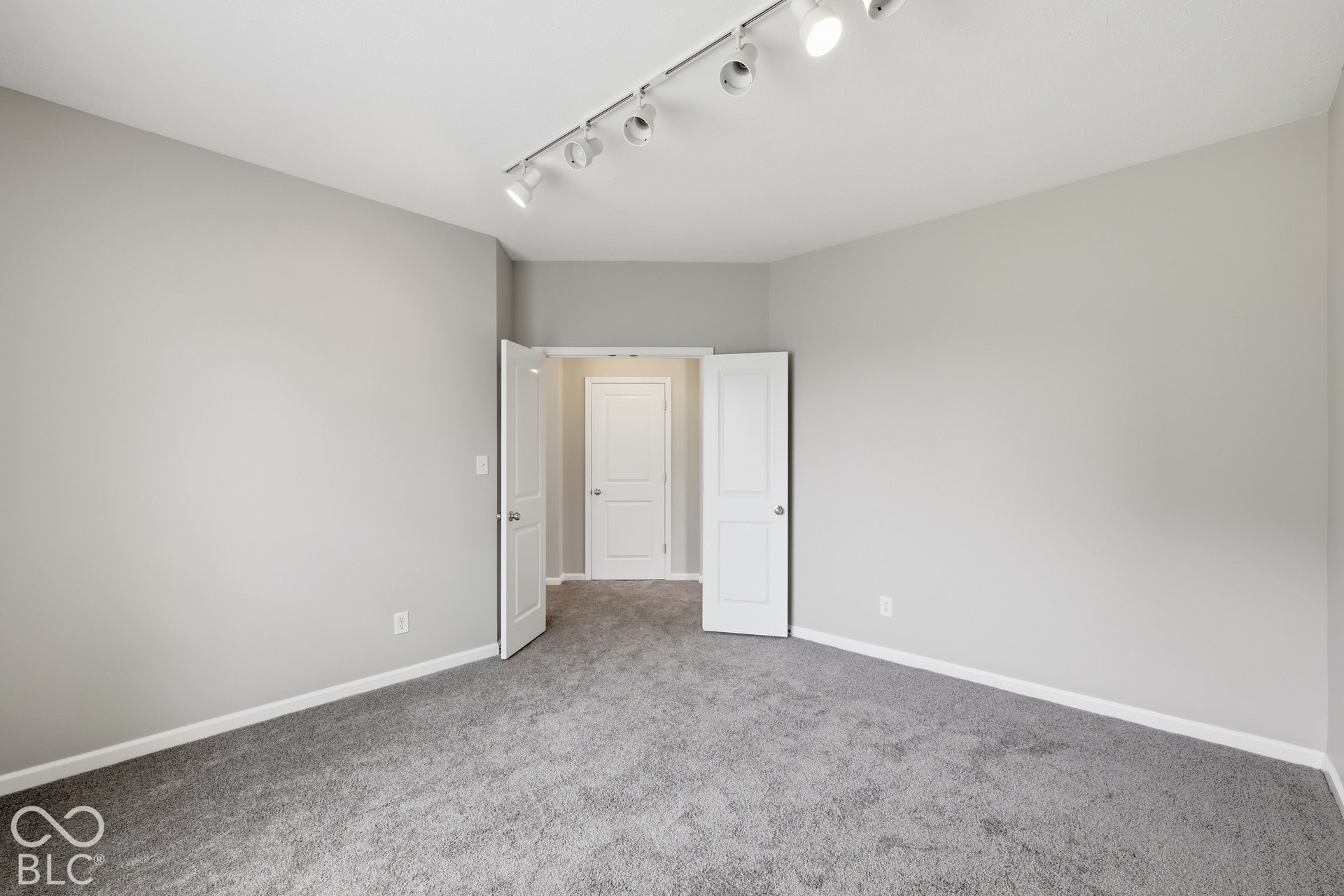 8110 Eskerban Drive, Avon, IN 46123