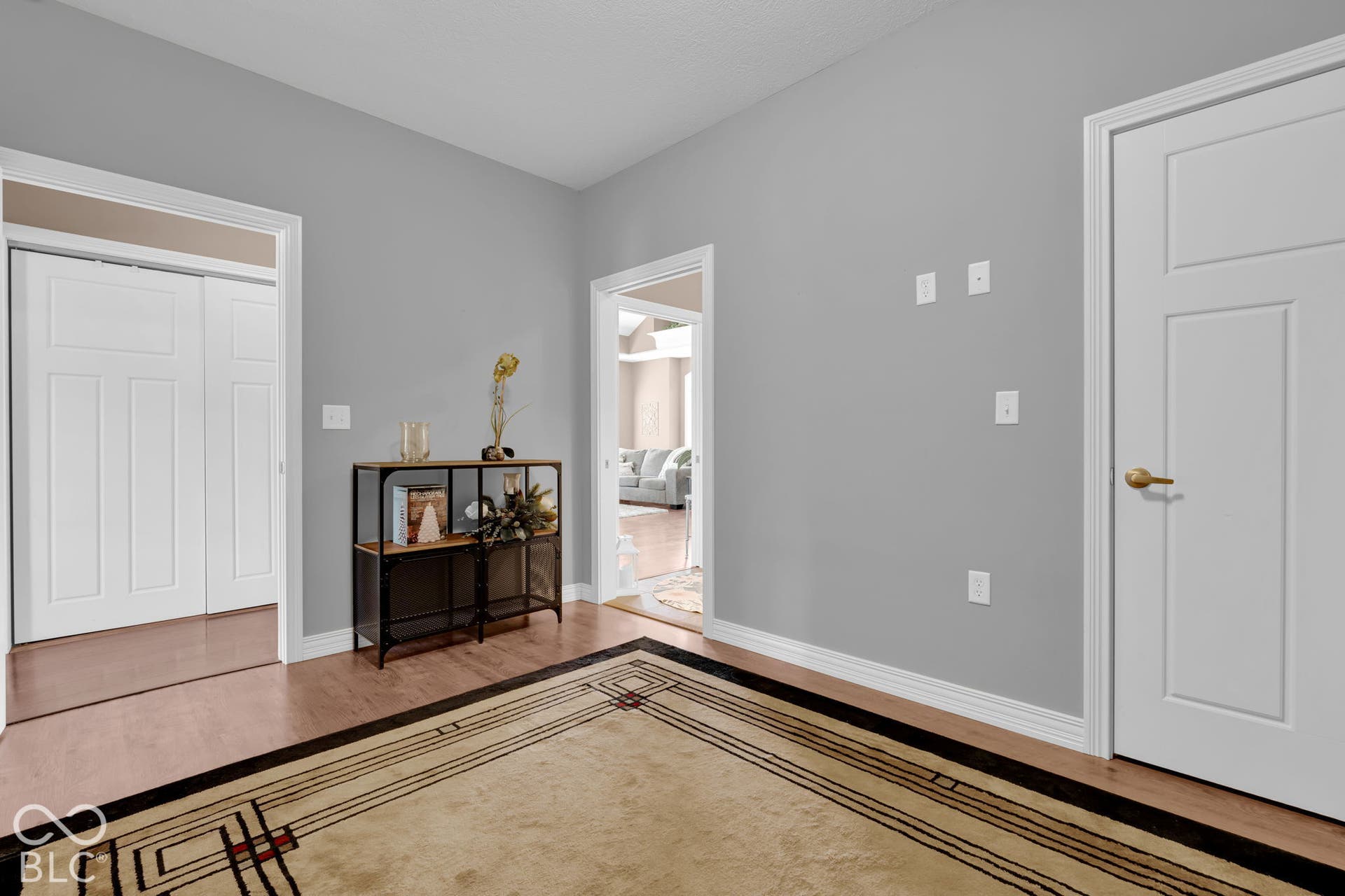 two-door-access to primary bedroom