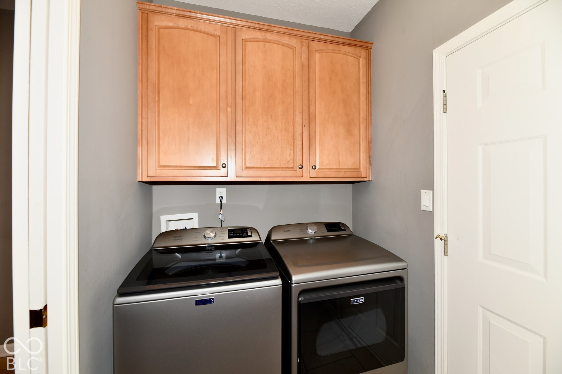 6673 Avila Way, Fishers, IN 46038 Upper cabinetry laundry area with brand new washer and dryer.