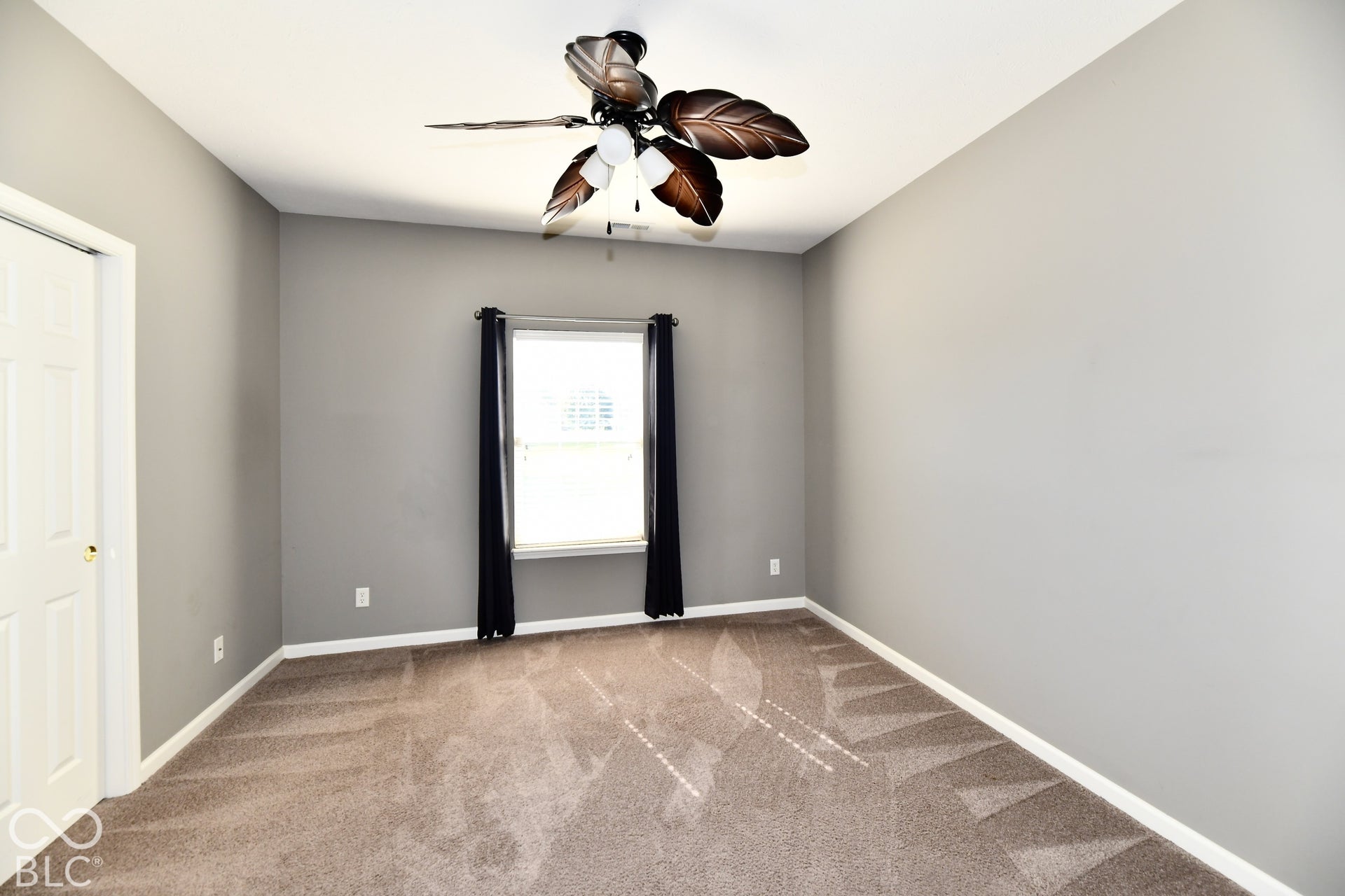 6673 Avila Way, Fishers, IN 46038 Neutral-toned walls complement the plush carpet flooring