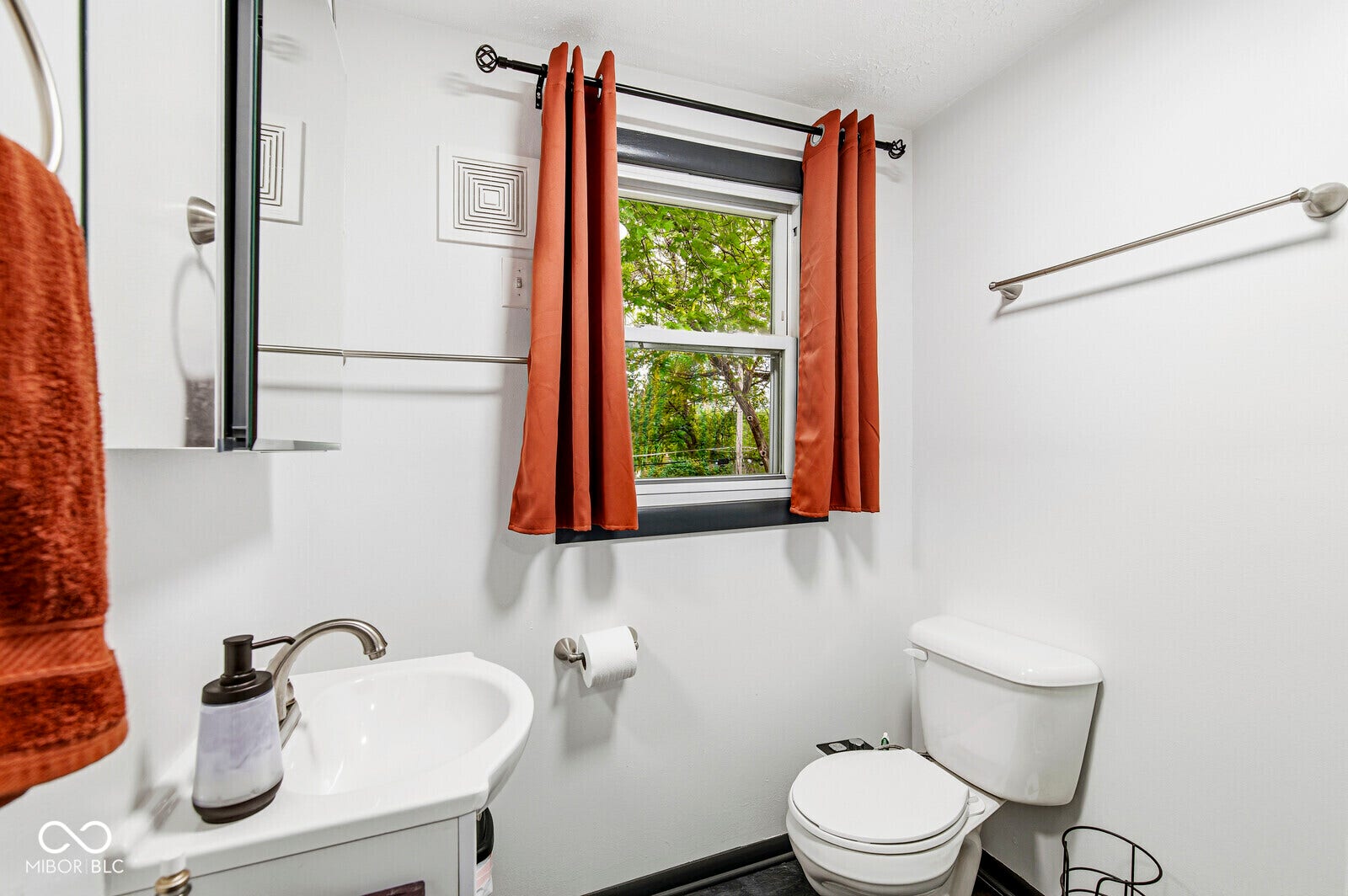 6314 N Keystone Avenue, Indianapolis, IN 46220 Bathroom