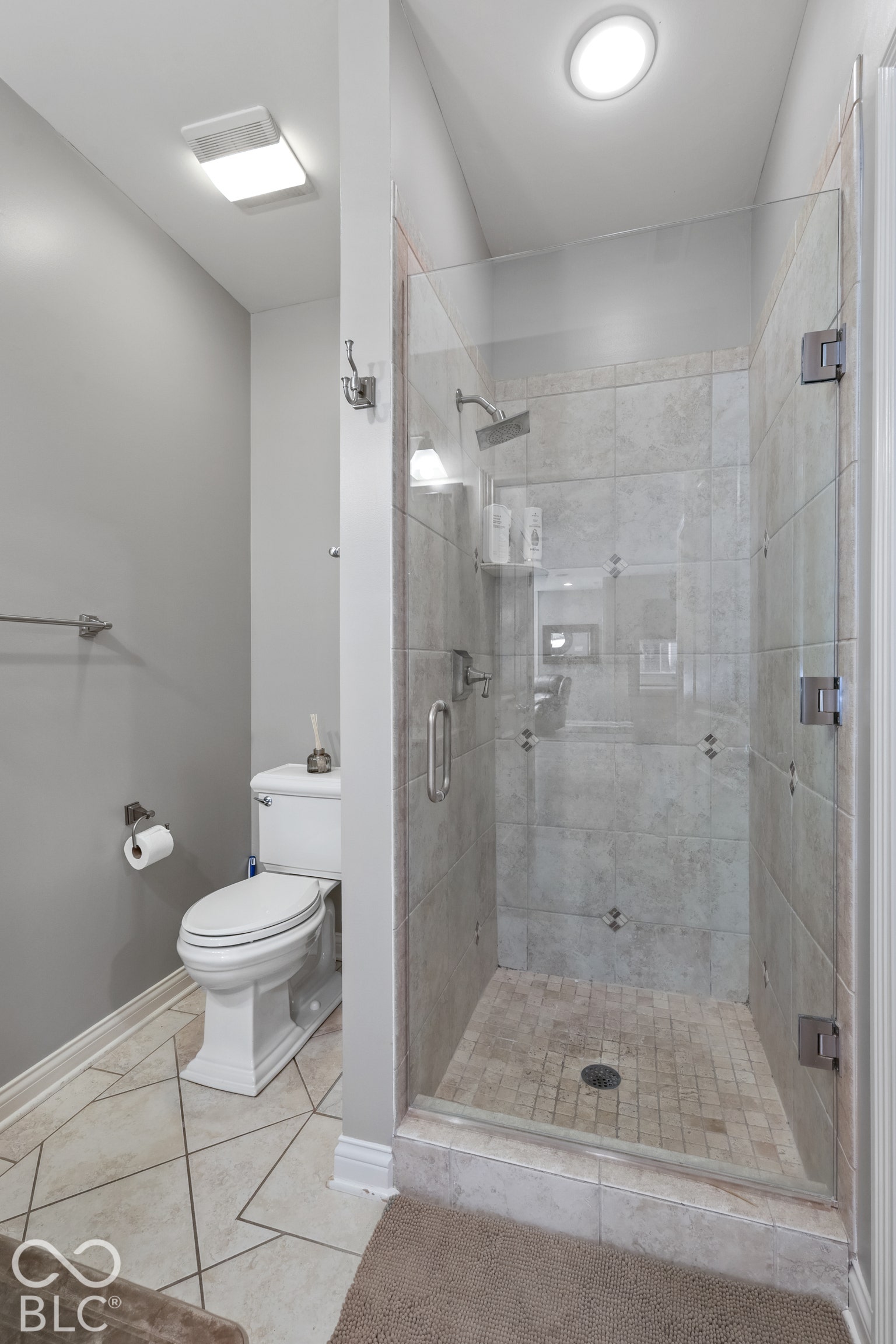 932 N Broadway Street, Indianapolis, IN 46202