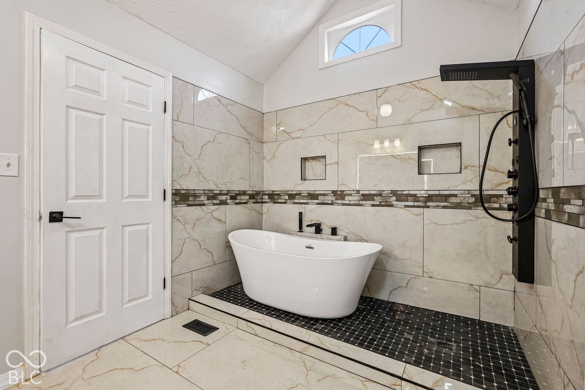 2943 Horse Hill West Drive, Indianapolis, IN 46214 Bathroom