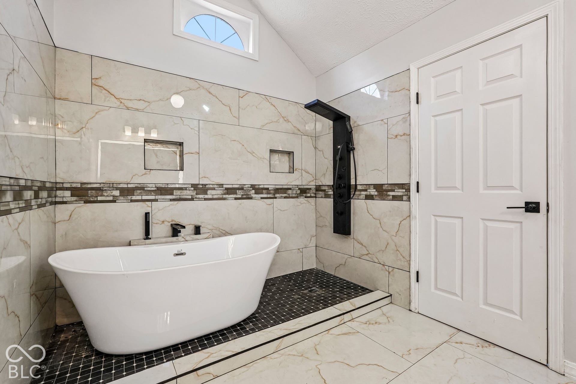 2943 Horse Hill West Drive, Indianapolis, IN 46214 Bathroom