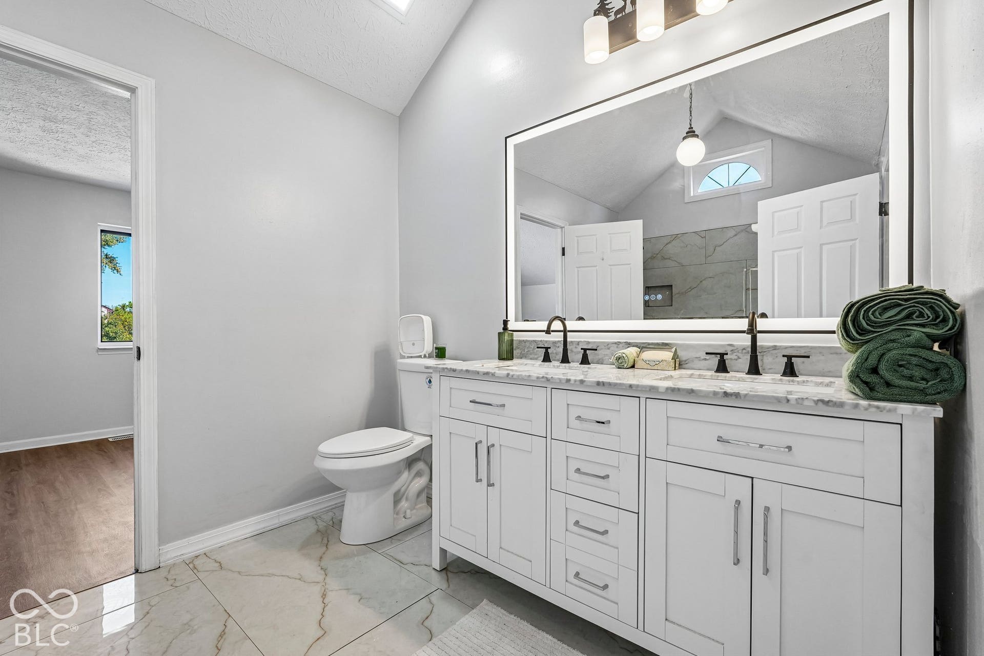 2943 Horse Hill West Drive, Indianapolis, IN 46214 Bathroom