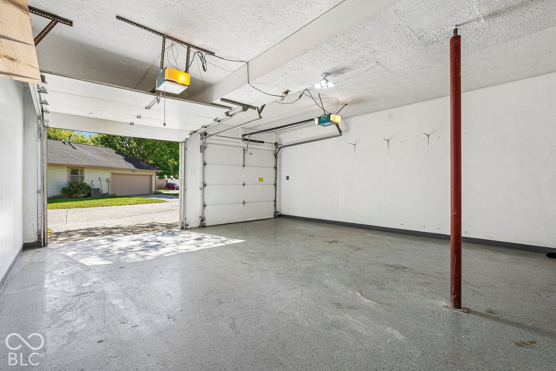 2943 Horse Hill West Drive, Indianapolis, IN 46214 Garage