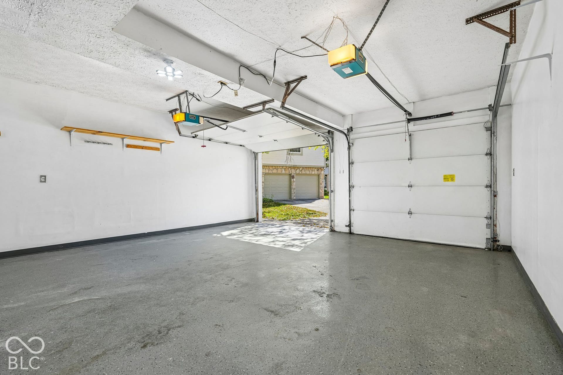 2943 Horse Hill West Drive, Indianapolis, IN 46214 Garage