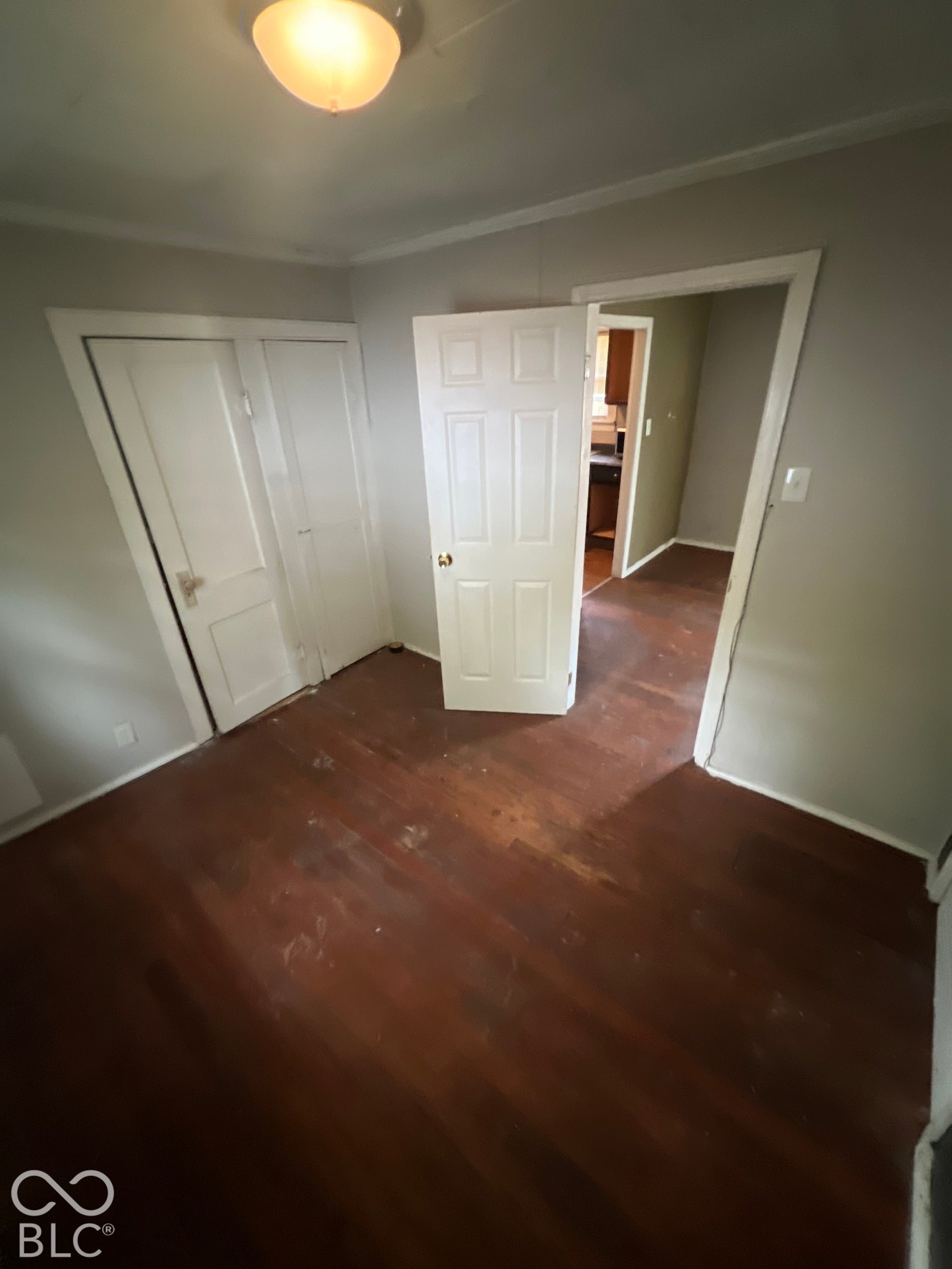 1431 W Pruitt Street, Indianapolis, IN 46208 Dark wood-finish flooring with light-toned walls