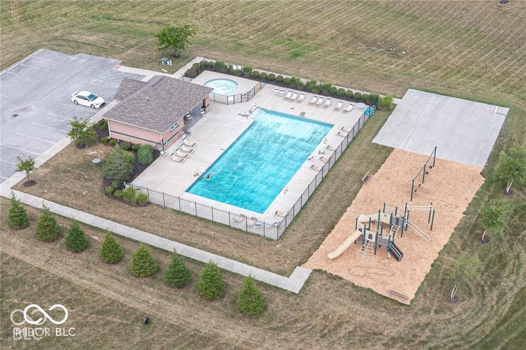 5579 W Turnbuckle Place, McCordsville, IN 46055 Community pool, pool house, play ground.