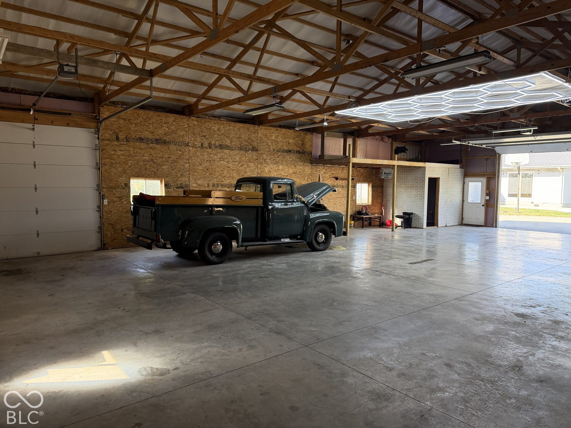 Barn/Garage/Workshop