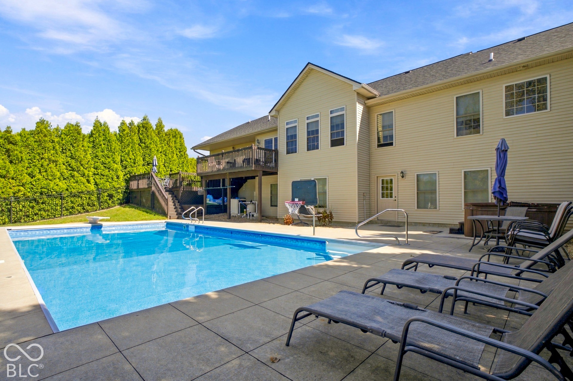 2532 Woodland Farms Drive, Columbus, IN 47201
