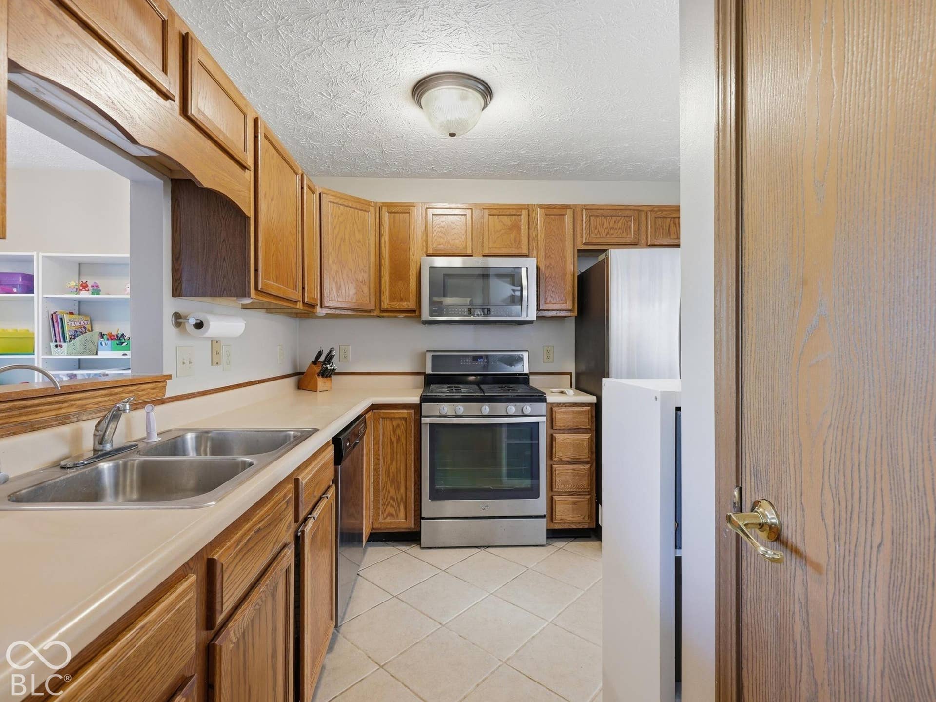 6725 Wimbledon Drive, Zionsville, IN 46077