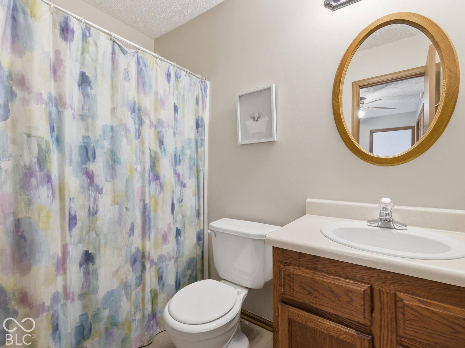 Upstairs Full Bathroom
