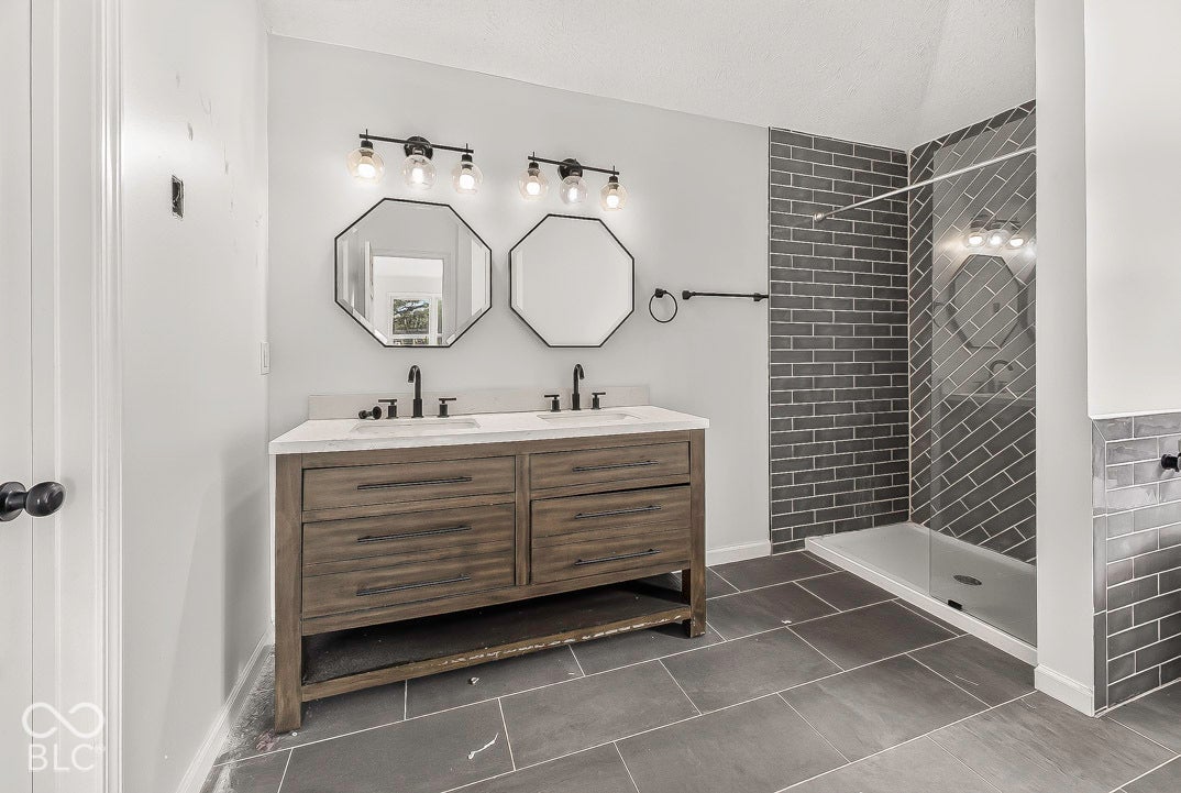 6743 Bluffgrove Drive, Indianapolis, IN 46278 6743 Bluffgrove Drive, Indianapolis, IN 46278