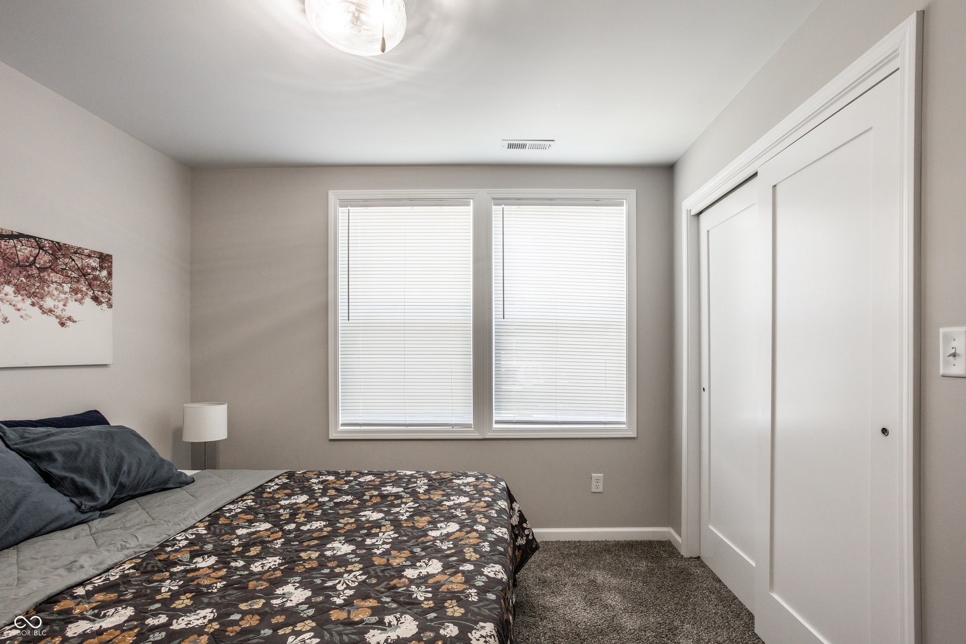 2323 E 57th Street, Indianapolis, IN 46220 Neutral-toned walls complement the carpeted flooring