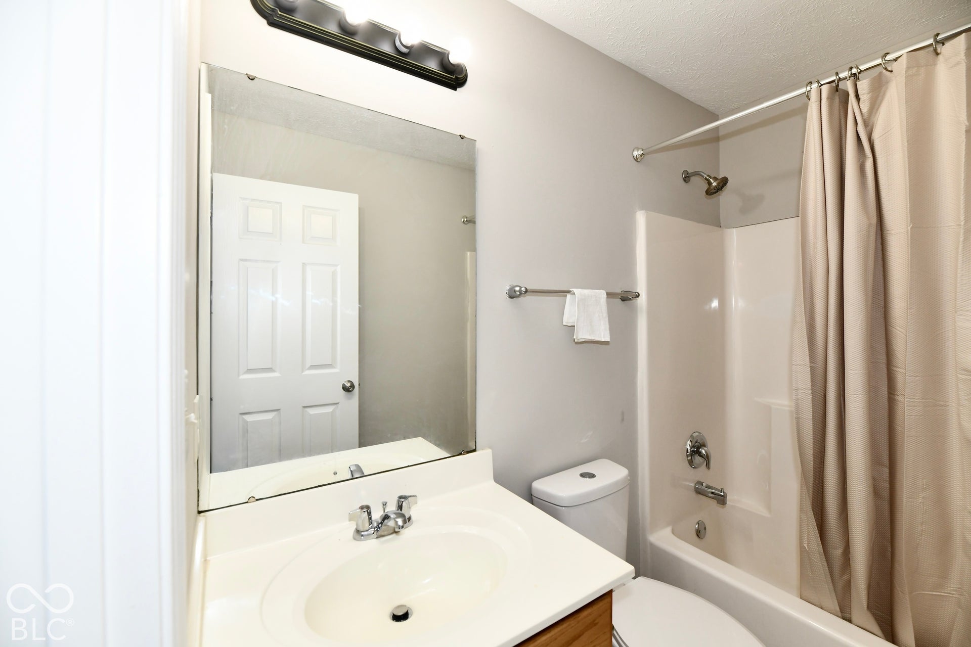 8020 Retreat Lane, Indianapolis, IN 46259