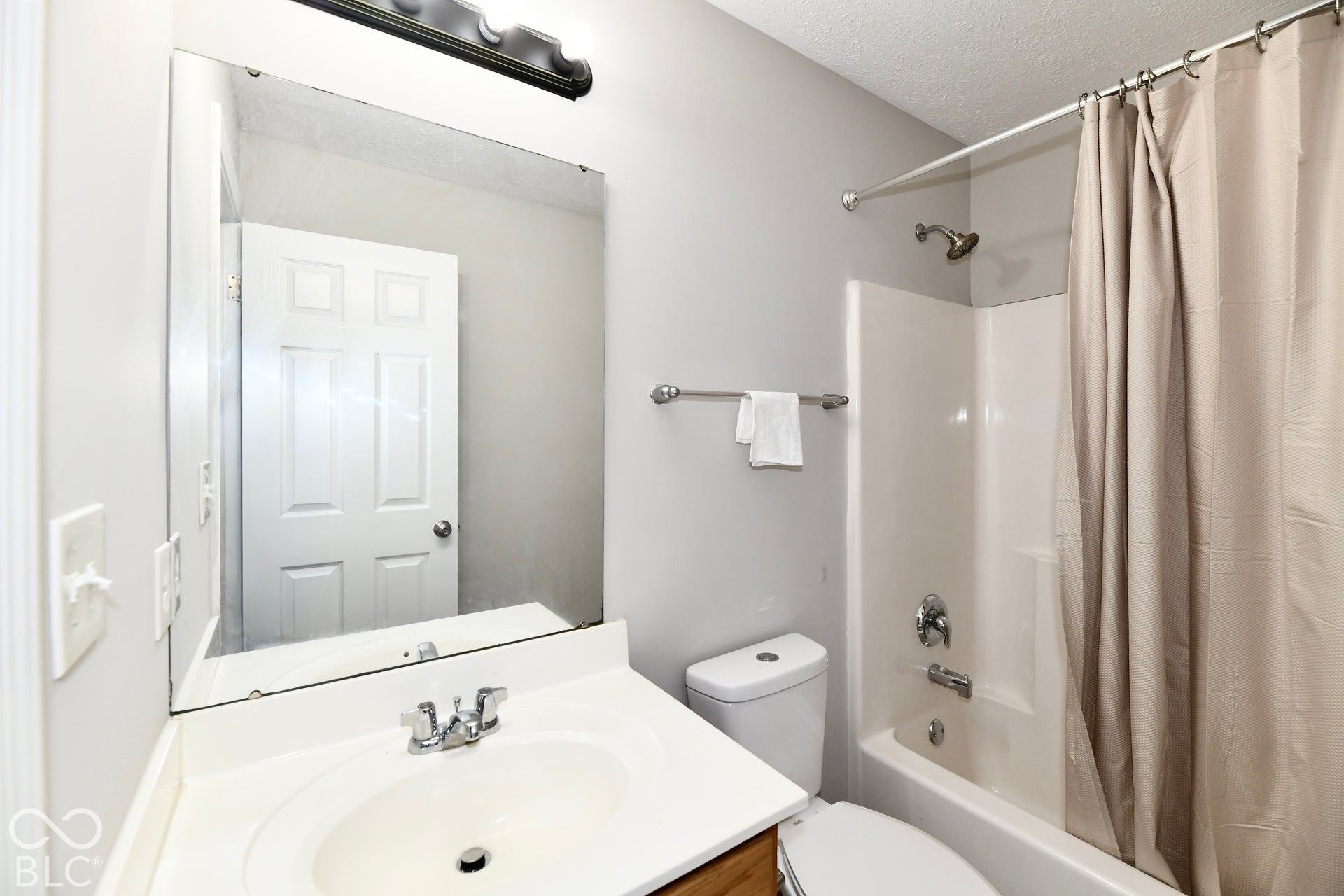 8020 Retreat Lane, Indianapolis, IN 46259