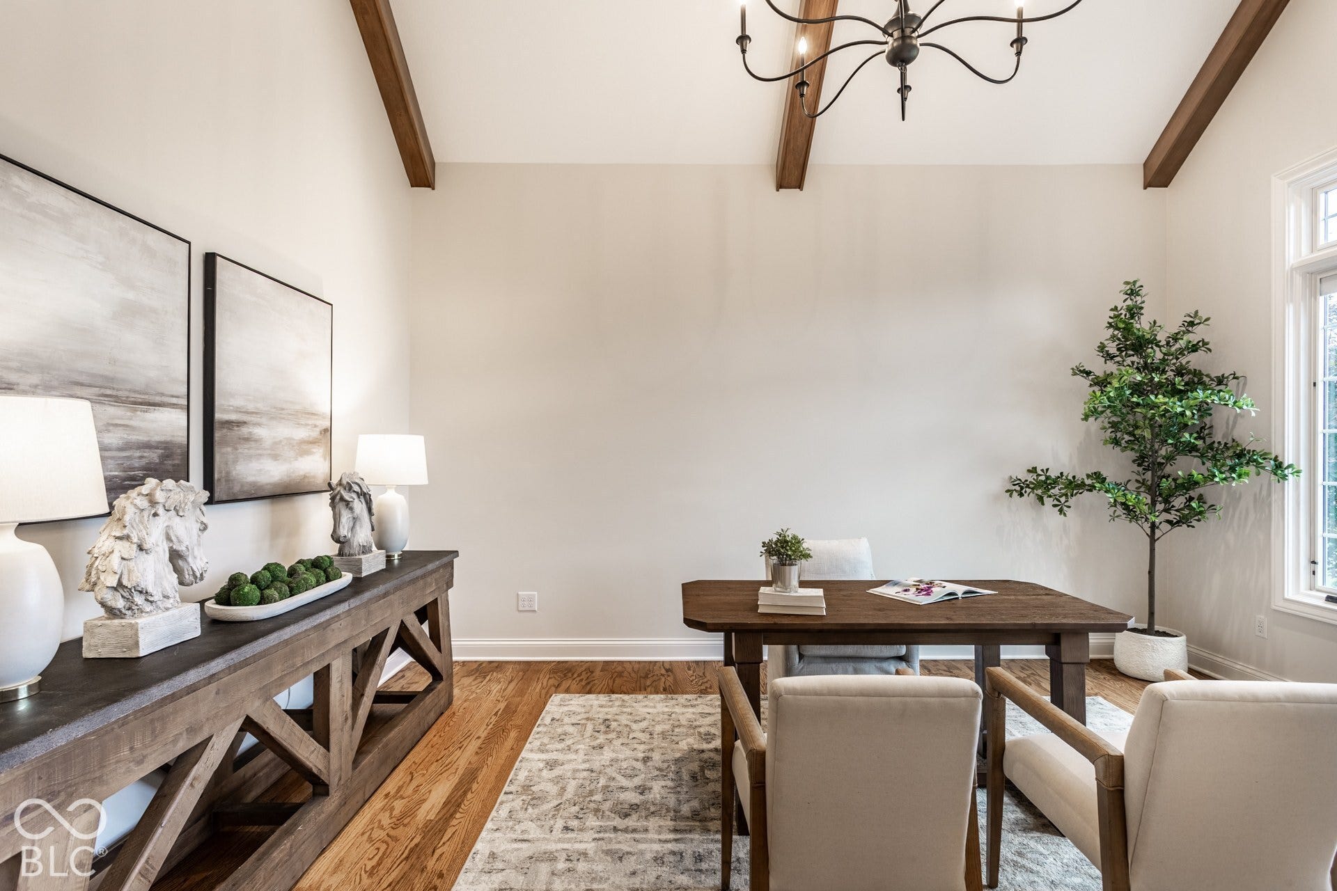 2 Stone Wall Lane, Zionsville, IN 46077