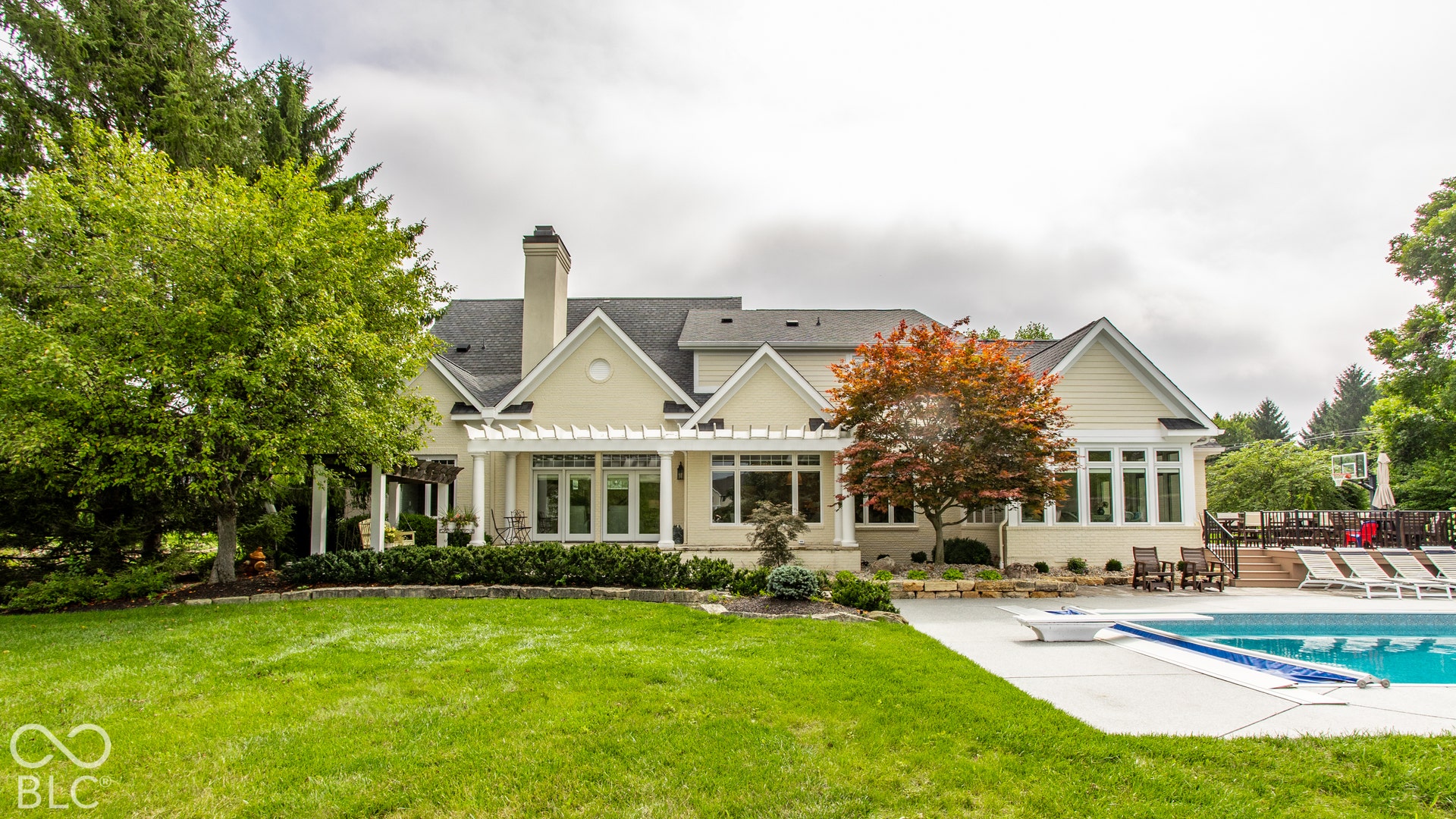 2 Stone Wall Lane, Zionsville, IN 46077