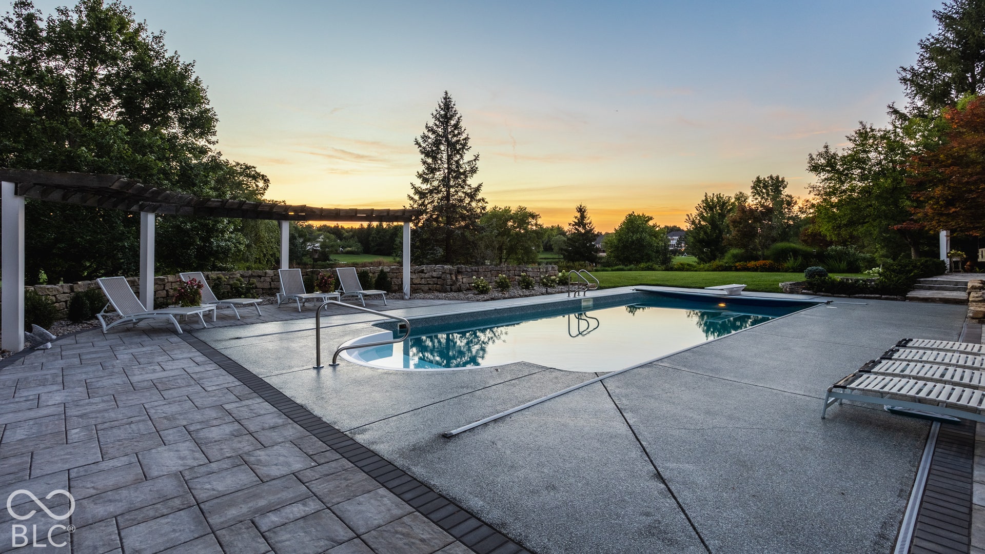2 Stone Wall Lane, Zionsville, IN 46077