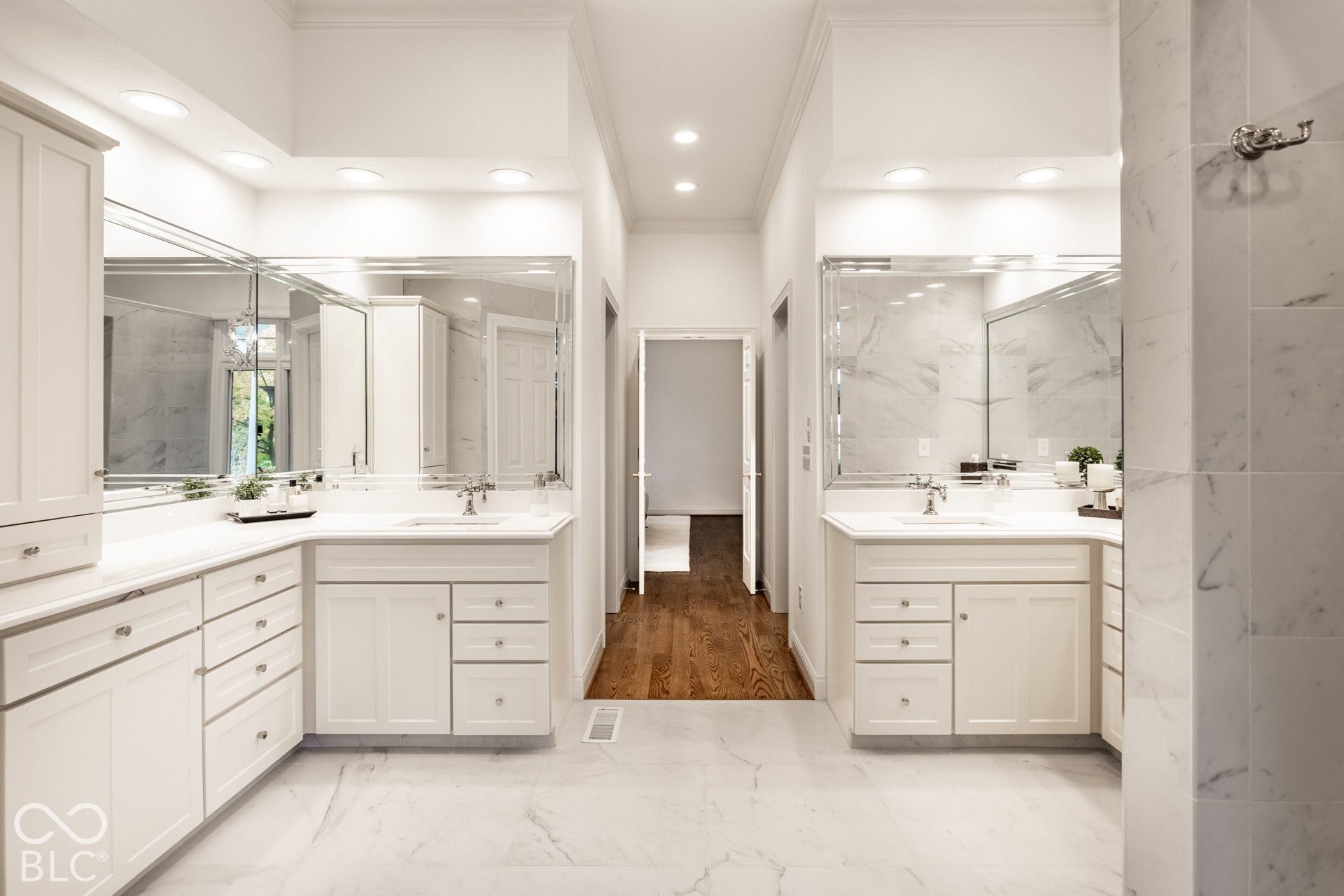 2 Stone Wall Lane, Zionsville, IN 46077