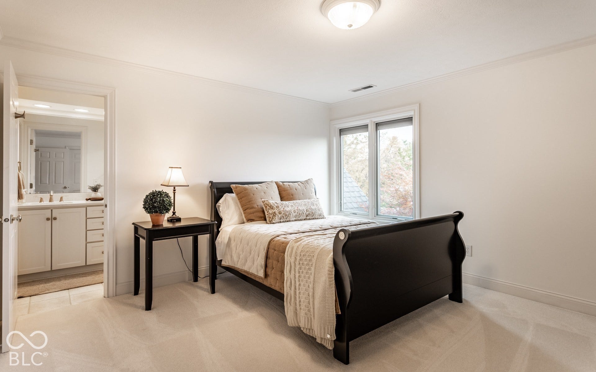 2 Stone Wall Lane, Zionsville, IN 46077
