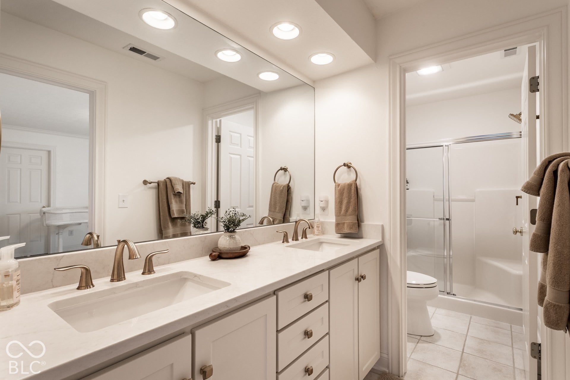 2 Stone Wall Lane, Zionsville, IN 46077