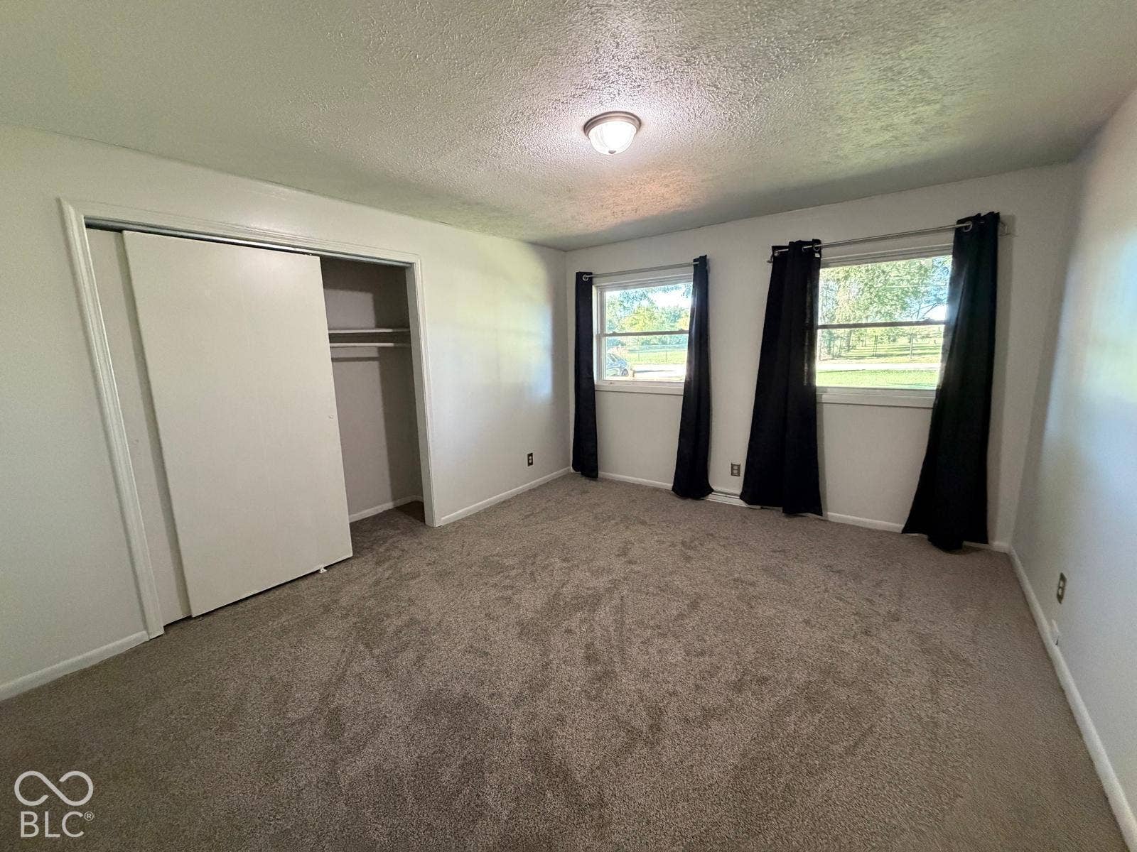 2819 E Edgewood Avenue, Indianapolis, IN 46227 Wall-to-wall carpeting and neutral wall tones