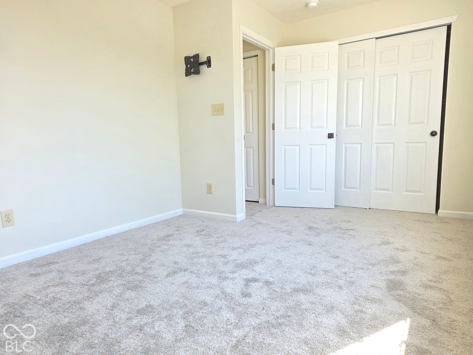 529 Stobus Drive, Greenwood, IN 46143