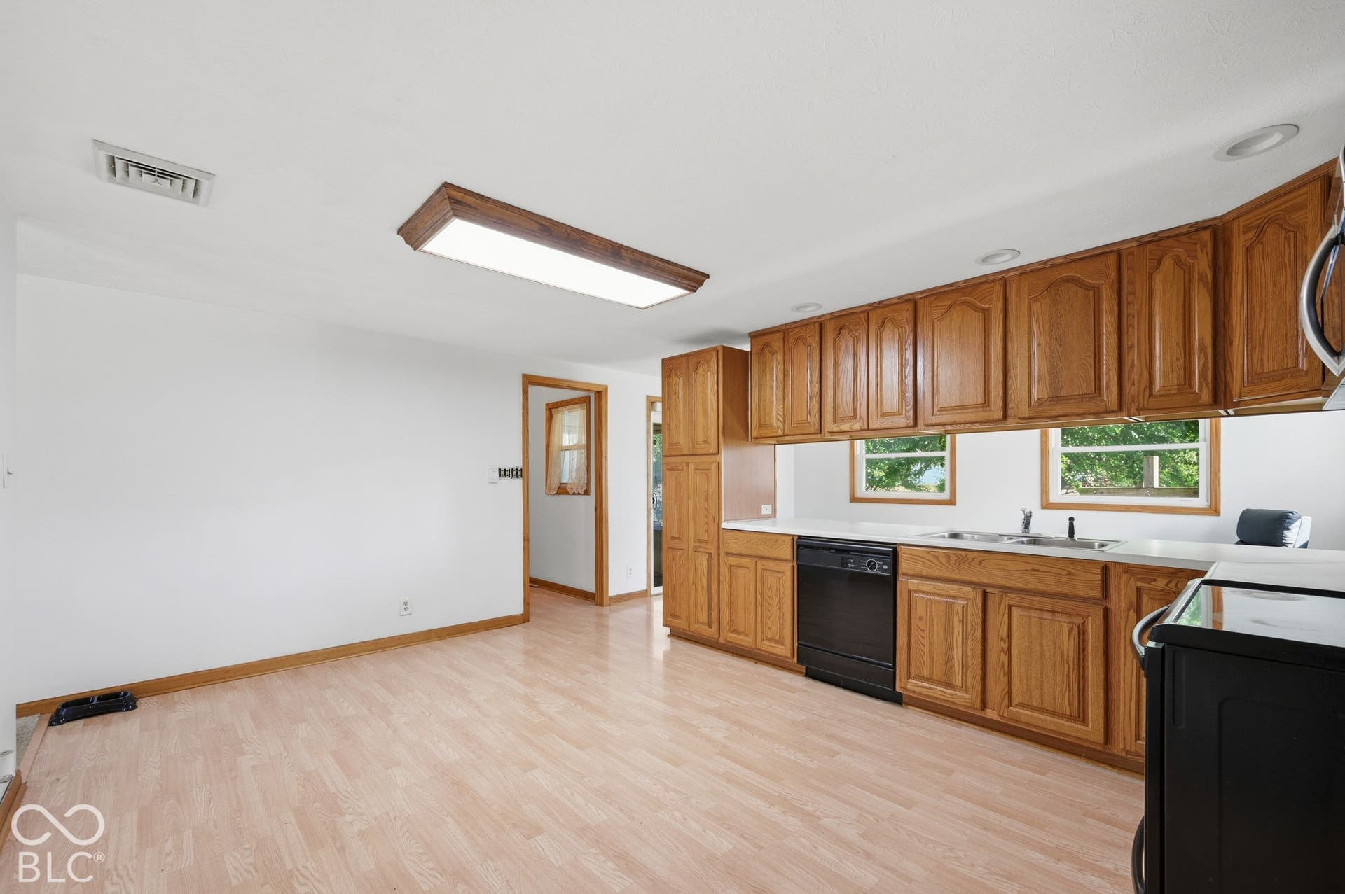 1615 Avenue East Street, Elwood, IN 46036