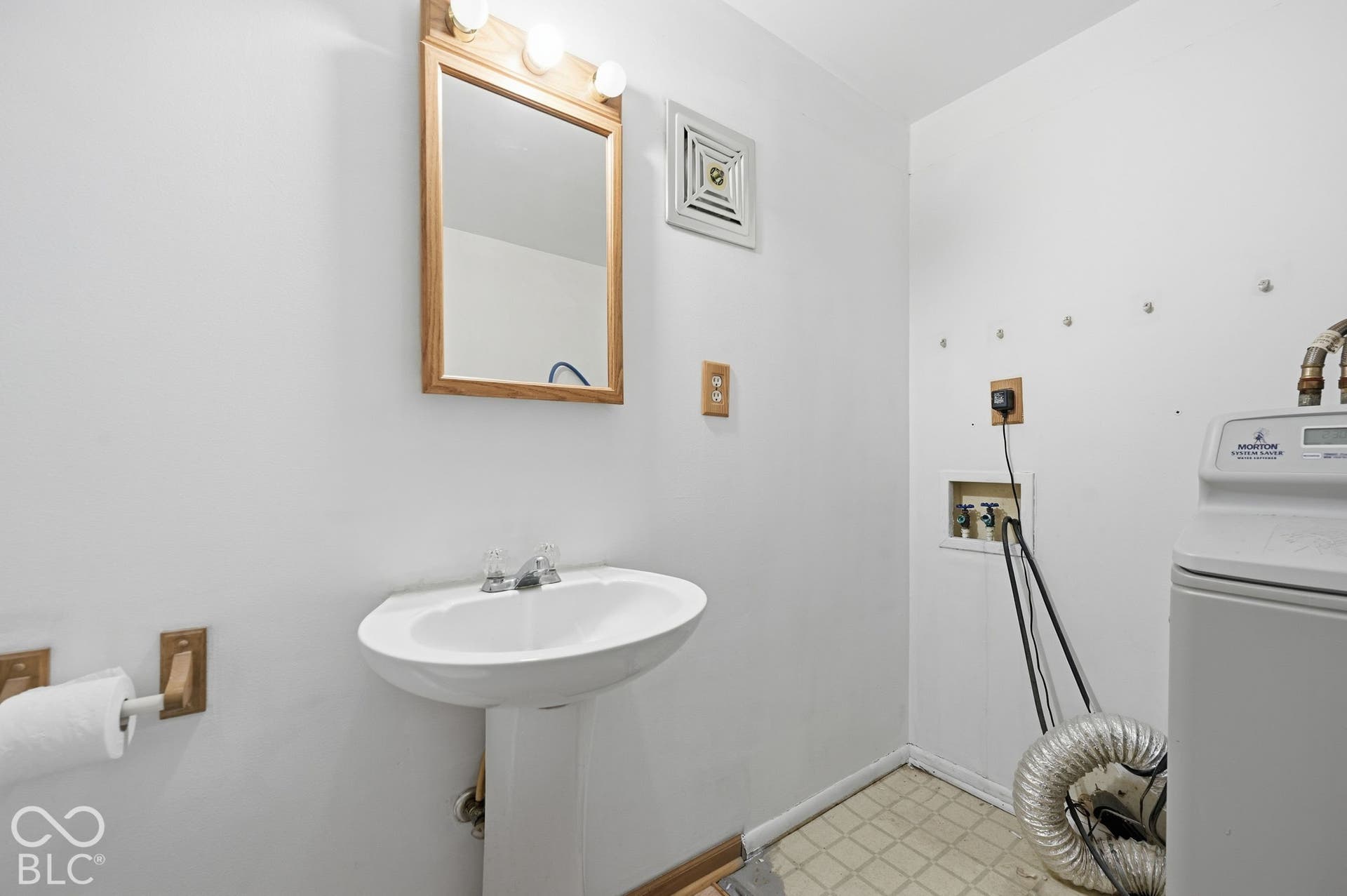 1615 Avenue East Street, Elwood, IN 46036