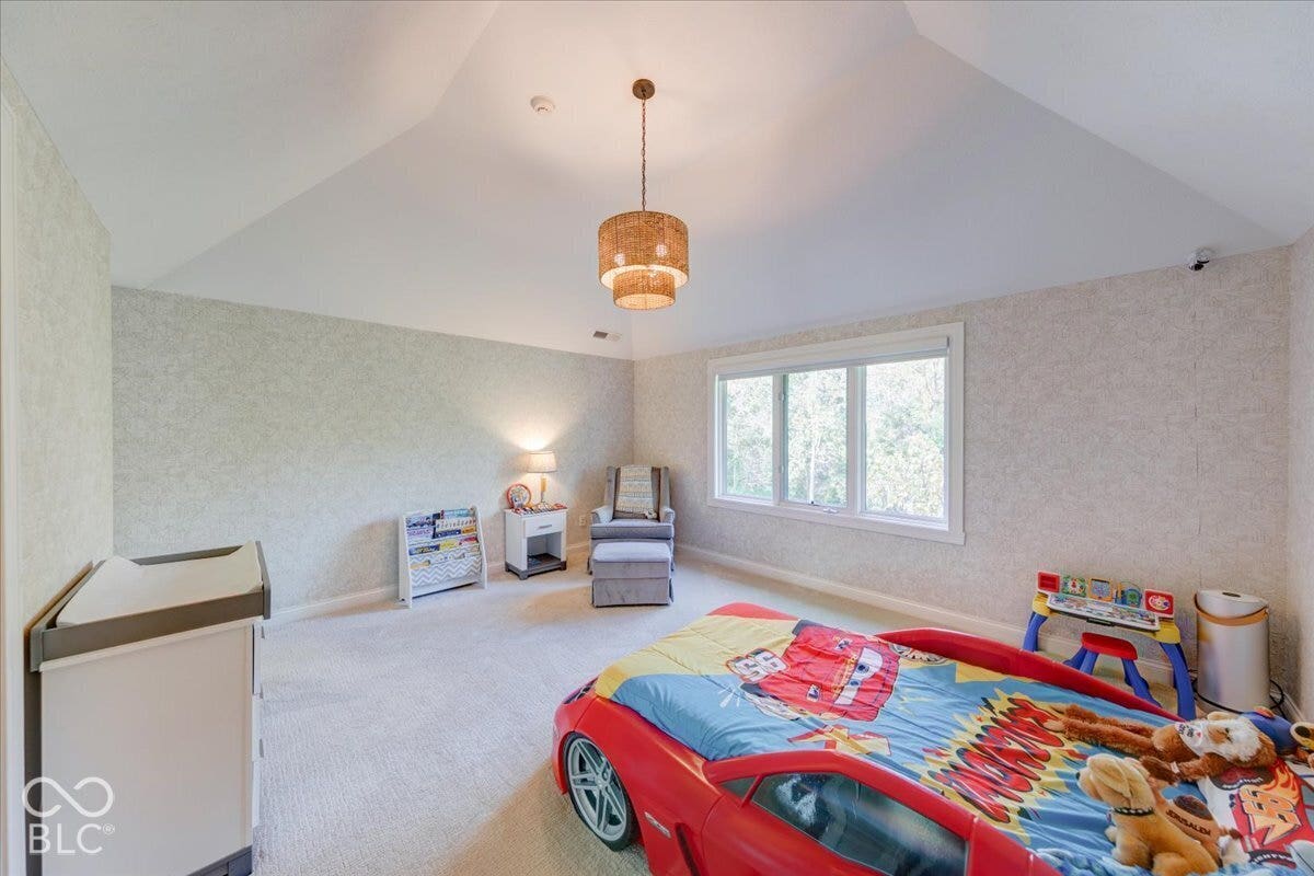 Vaulted ceiling featuring a central drum pendant light