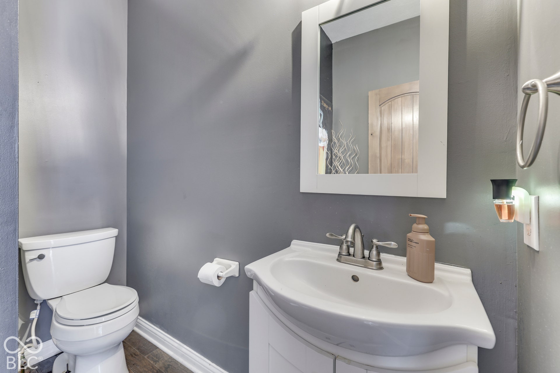 1307 E 125 S, Franklin, IN 46131 Half bath on main is accessible from the pool.