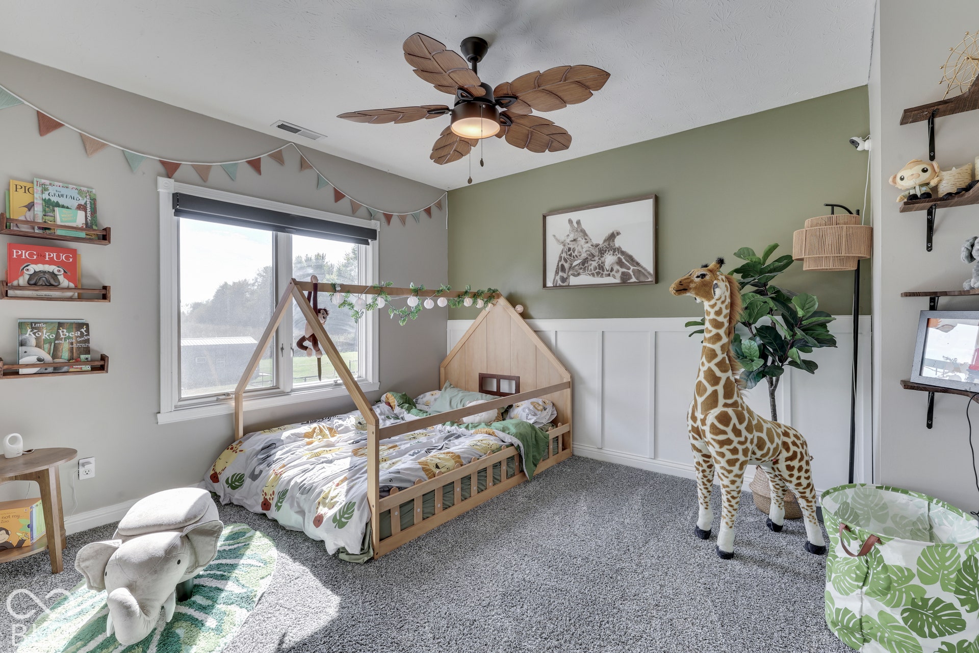 1307 E 125 S, Franklin, IN 46131 Bedroom 3 shares jack n jill bath with bedroom 4