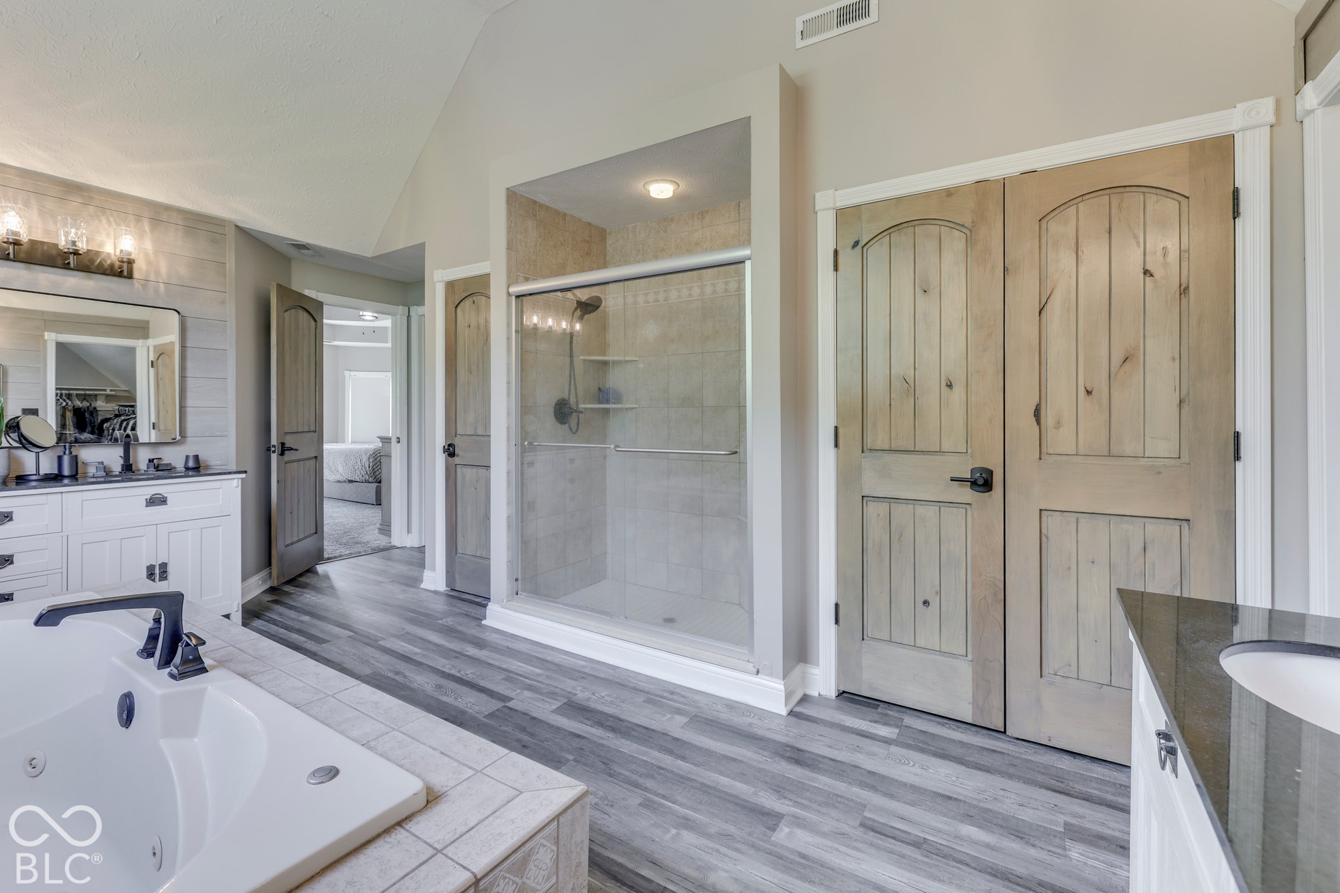 1307 E 125 S, Franklin, IN 46131 Walk in tiled shower, 2 large double vanities.