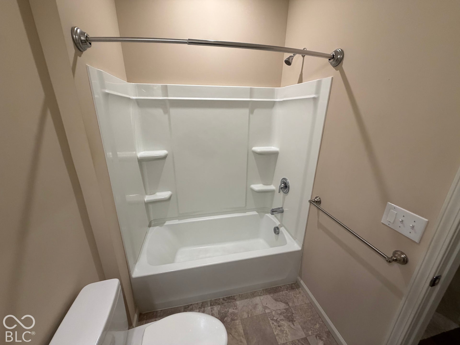 Full Hall Bath