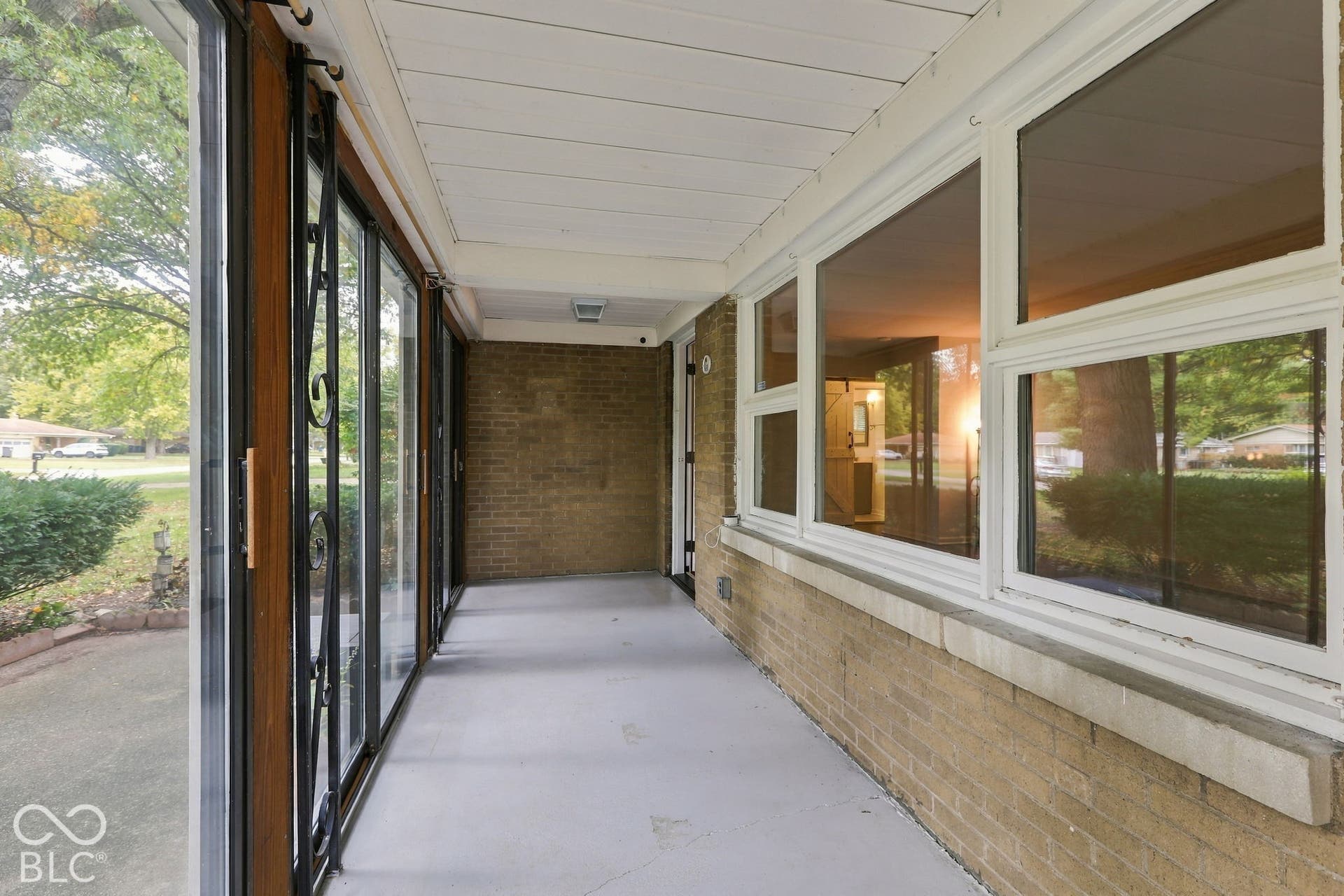 Fully enclosed front porch!