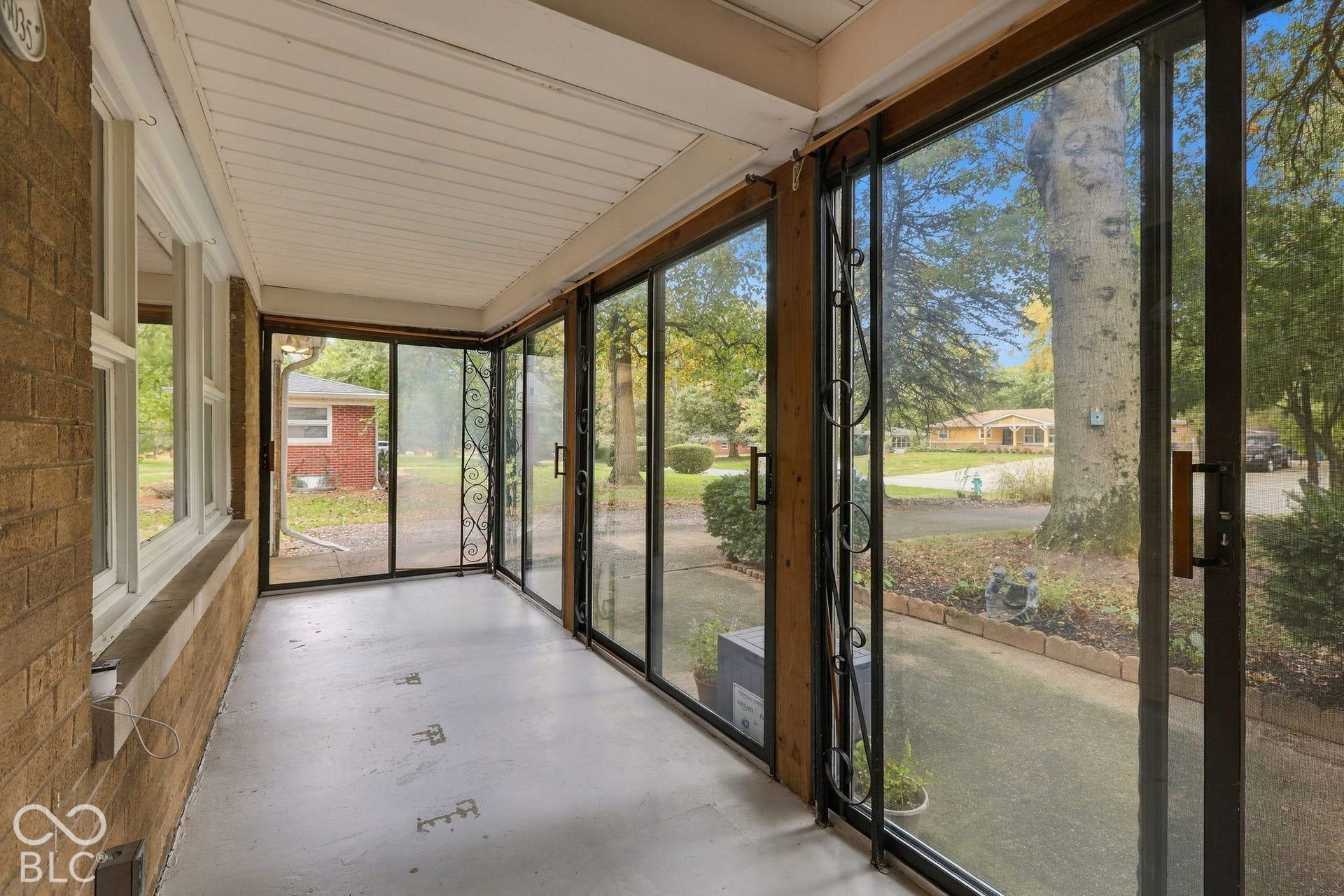 Fully enclosed front porch!