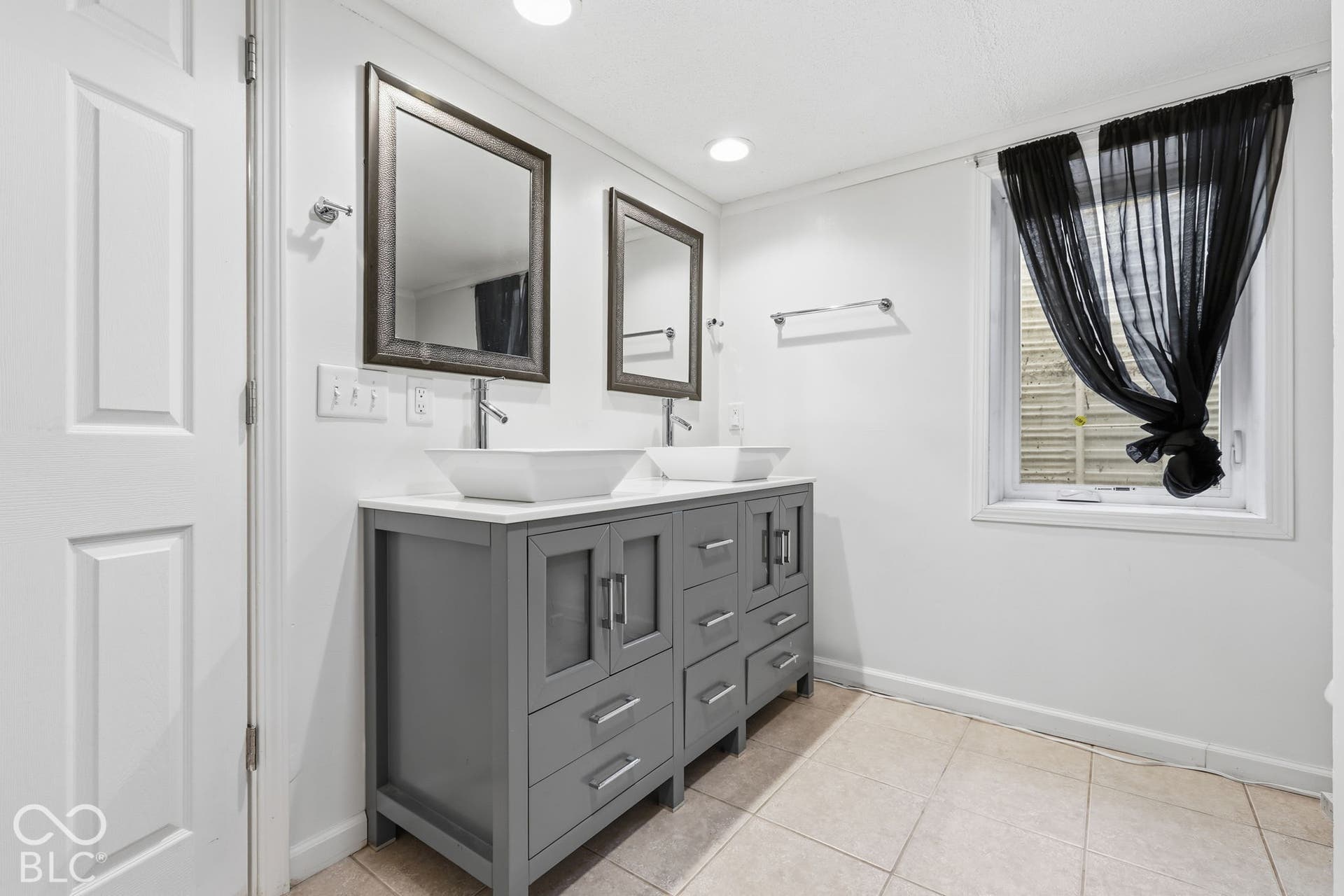 Full bath 2