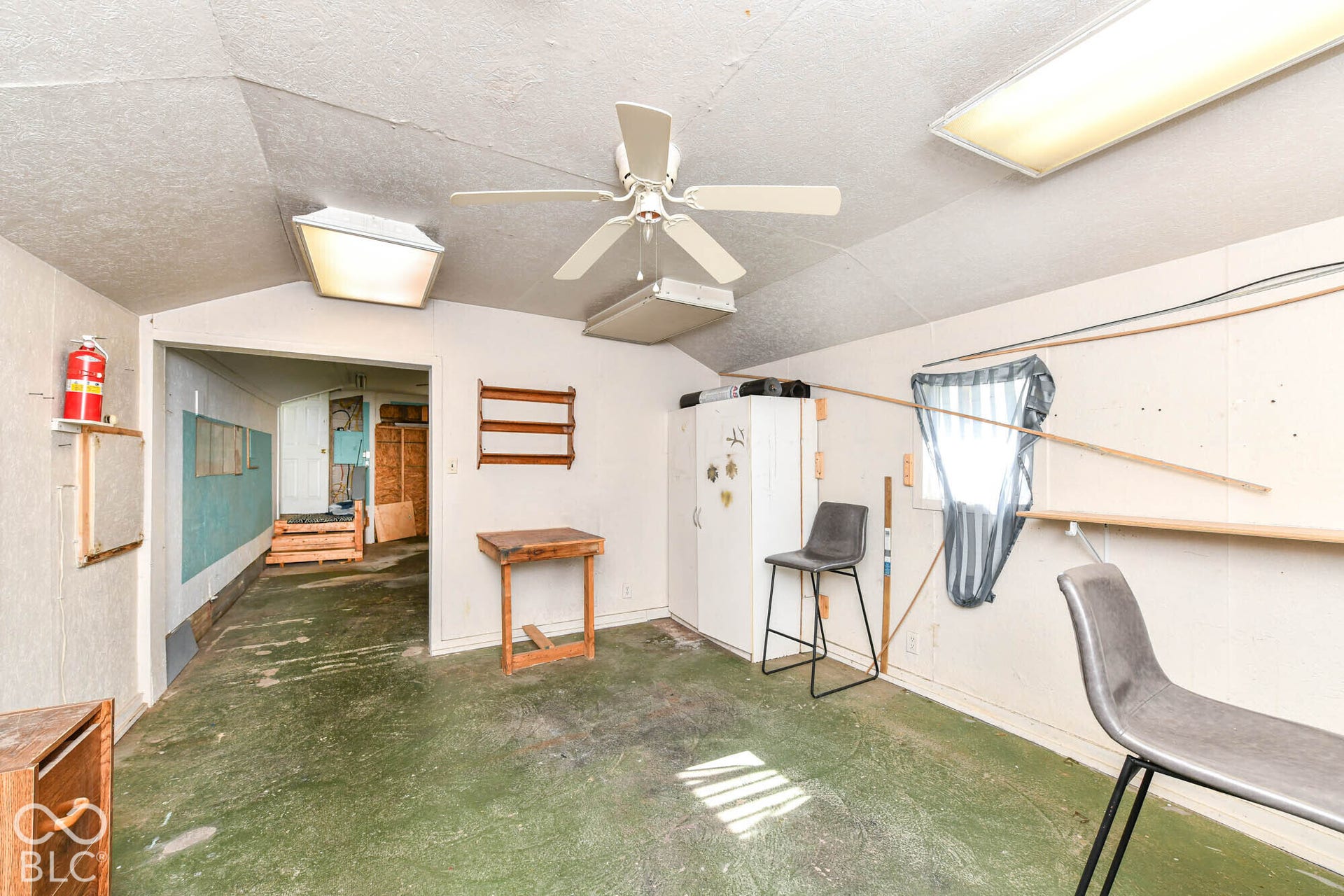 896 Young Street, Franklin, IN 46131 High ceilings make it a great space to work in and use.